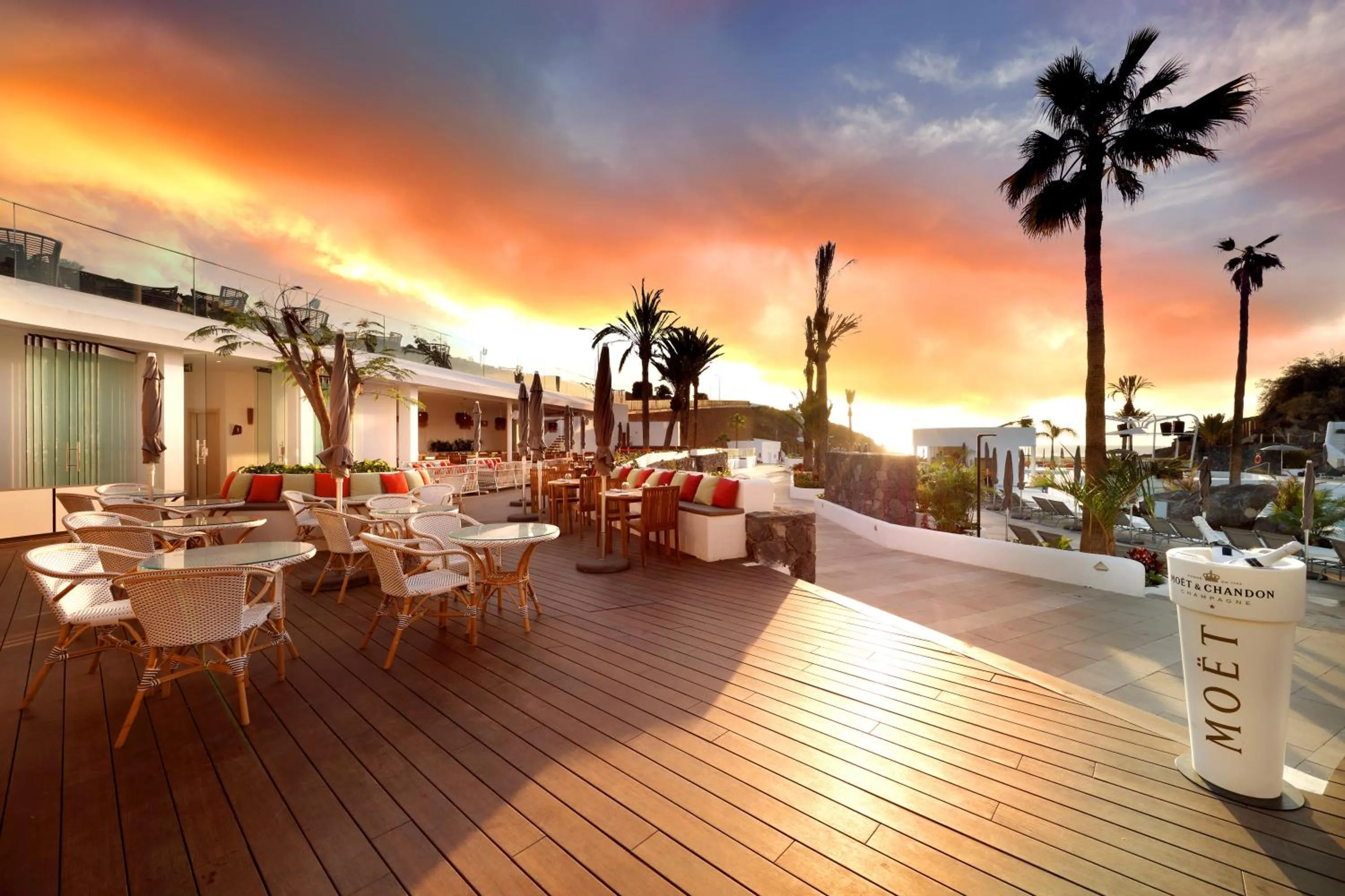 Lounge or bar in Hard Rock Hotel Tenerife
