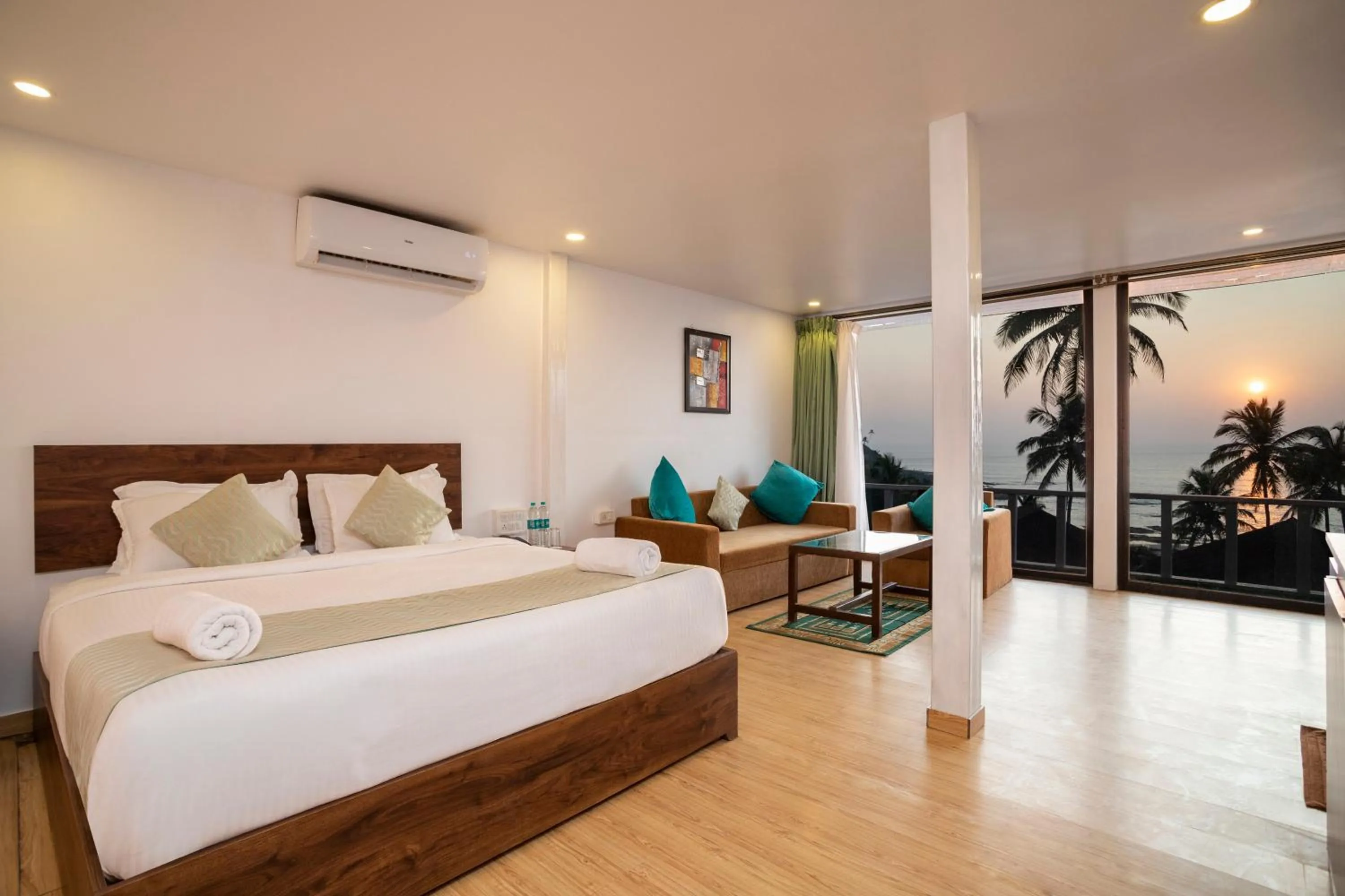 Photo of the whole room, Bed in Antares Beach Resort, Vagator