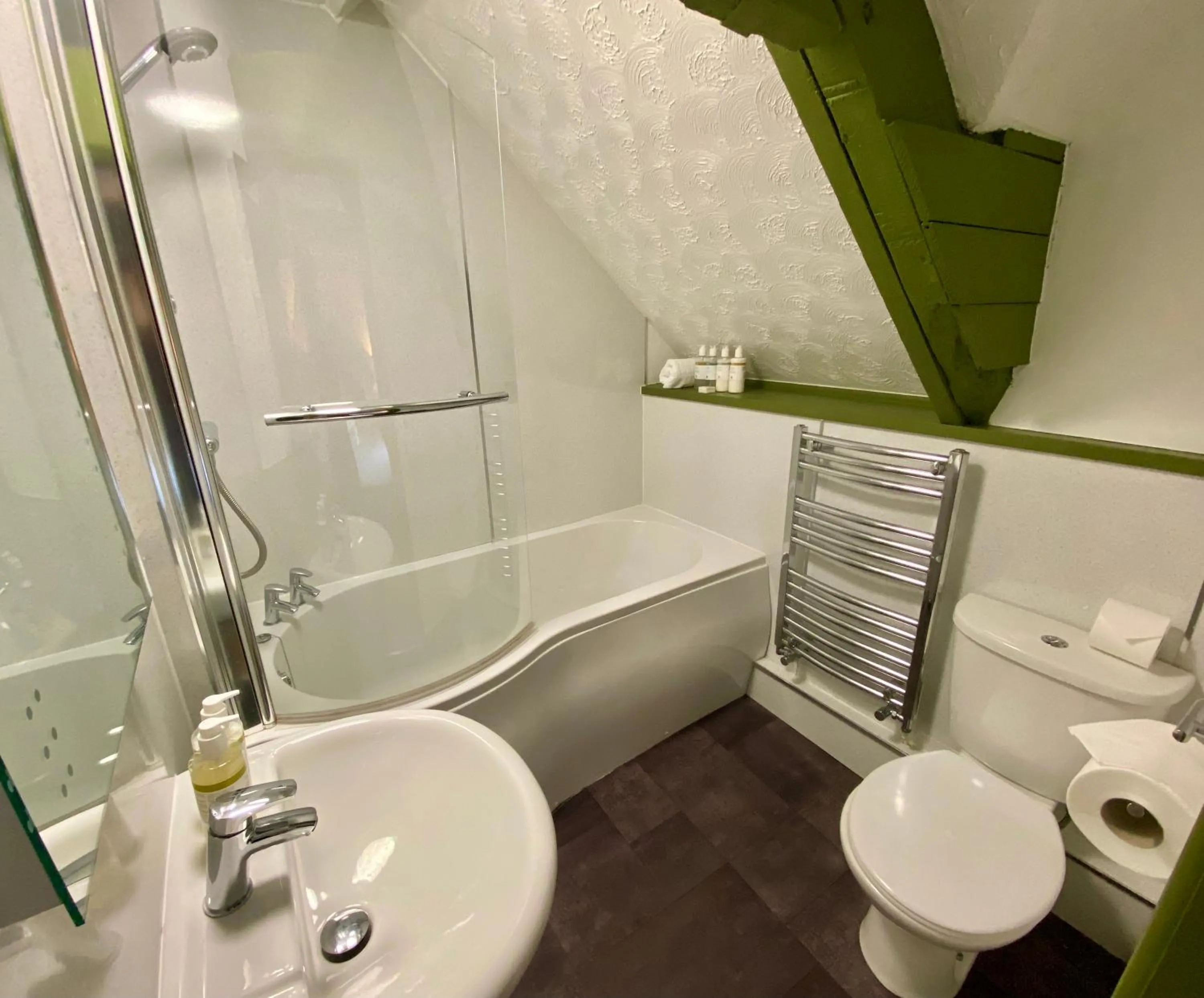 Bathroom in The Lion at West Pennard