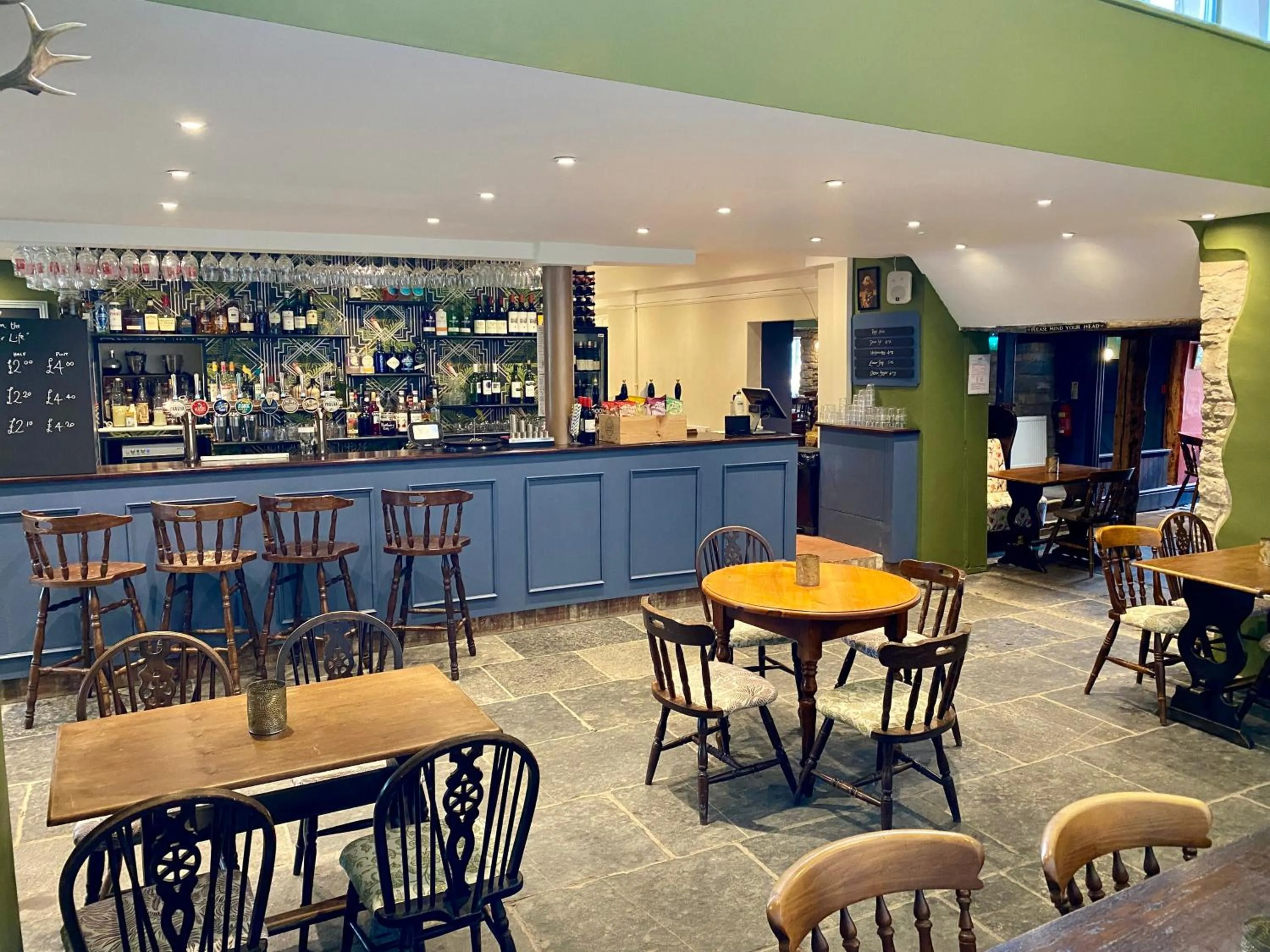 Lounge or bar in The Lion at West Pennard