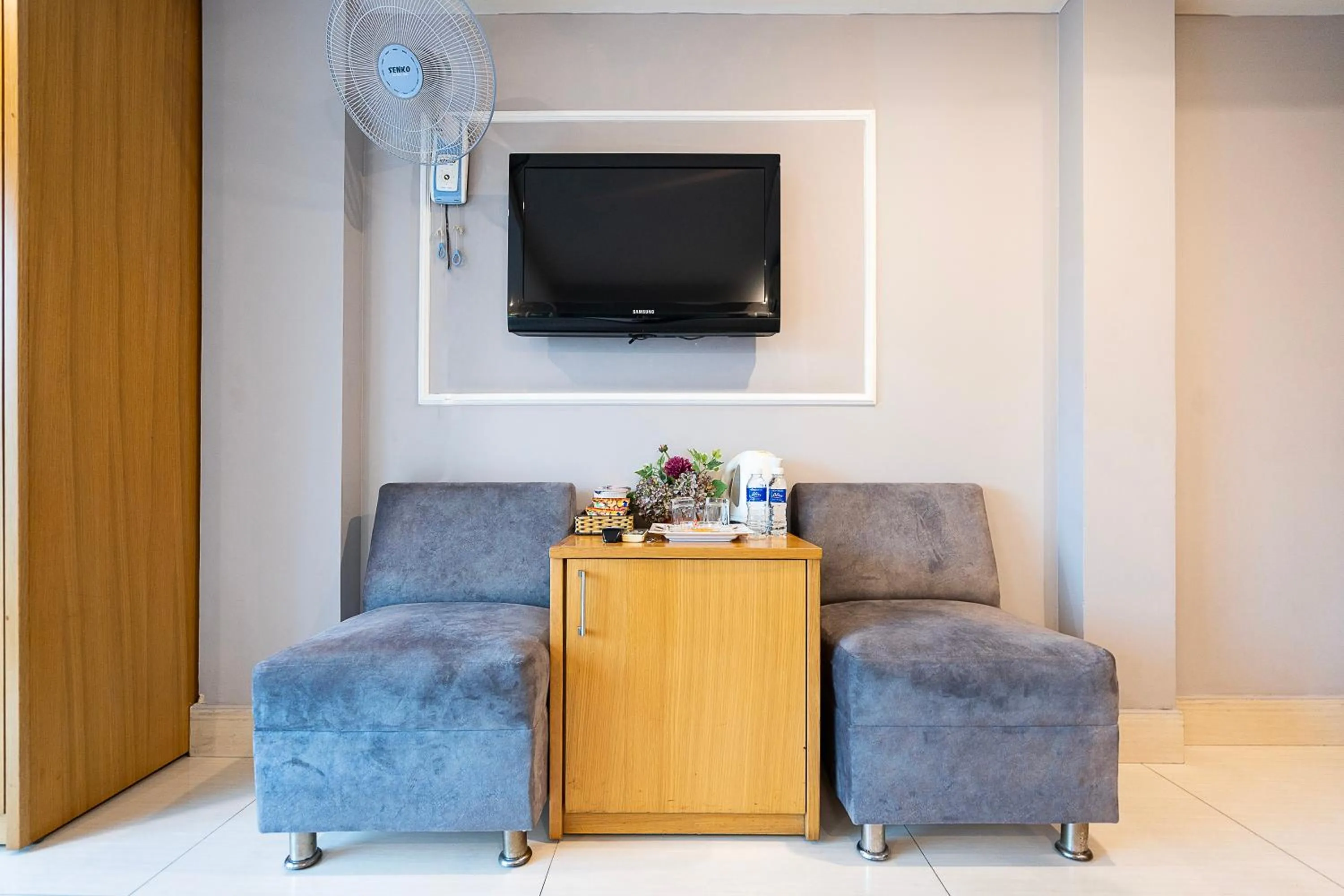 Seating area in Lucky Star Hotel 146 Nguyen Trai