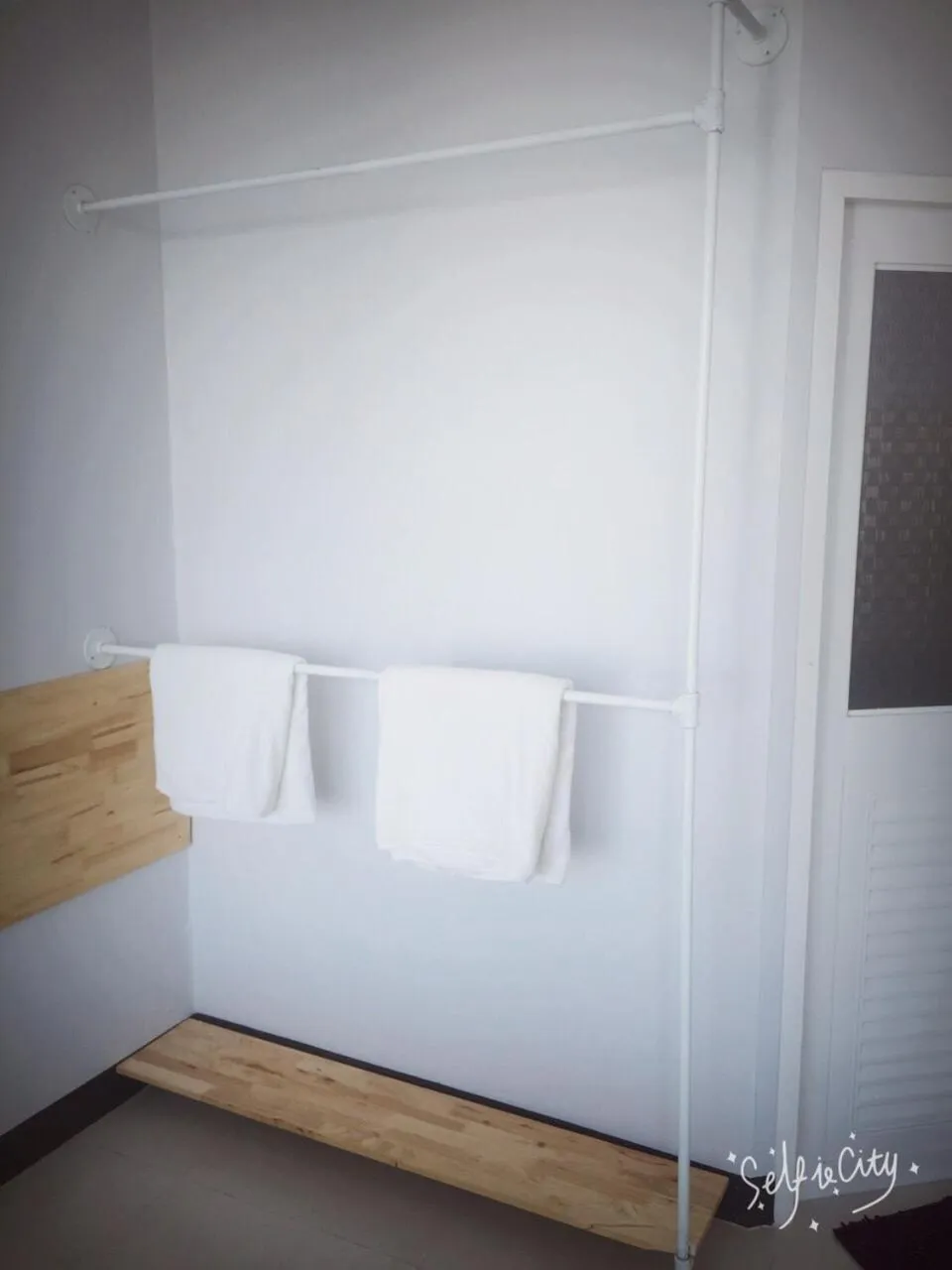 Text overlay, Bed in Rinrada Loft Resident