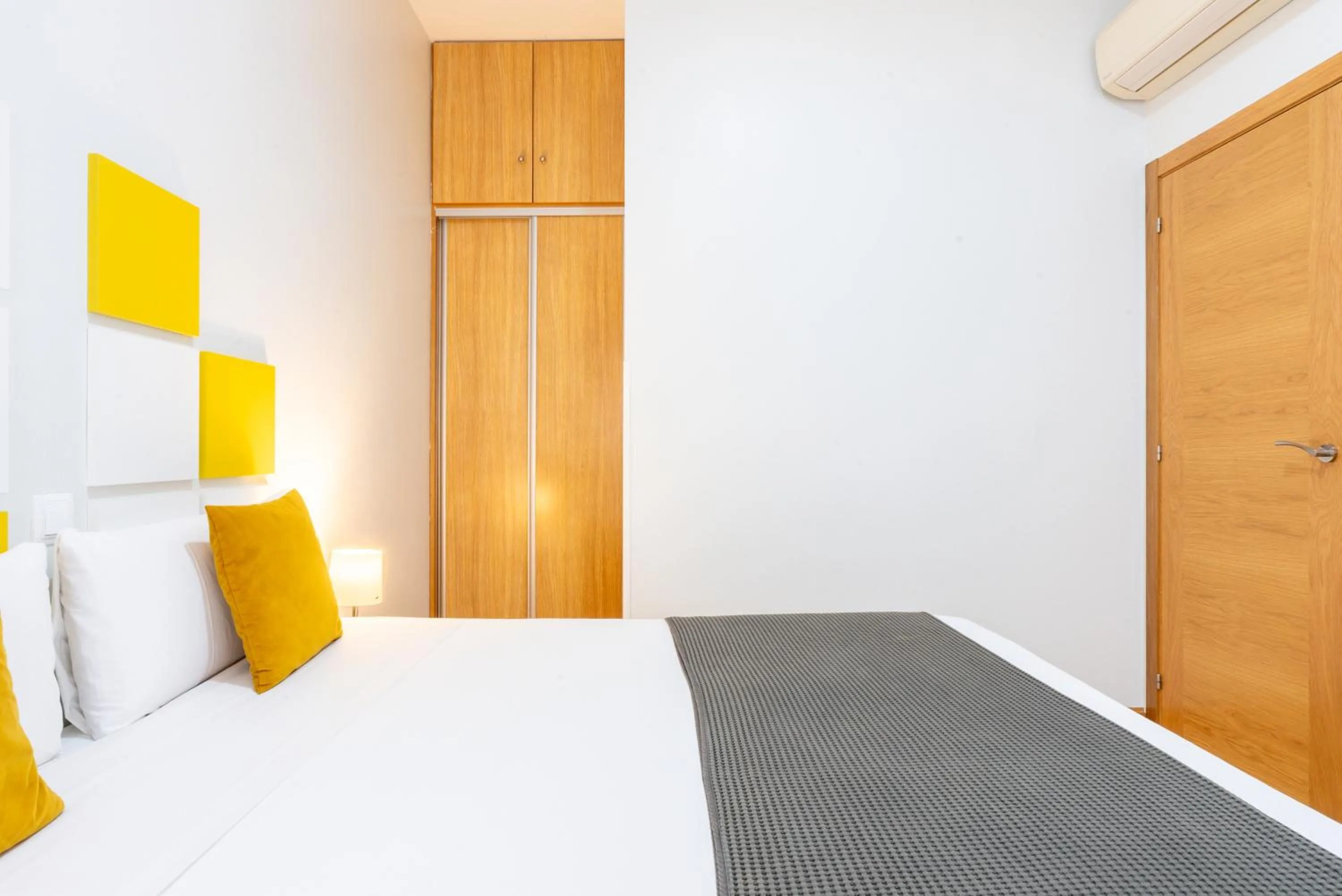 Bed in Smartr Madrid Chueca