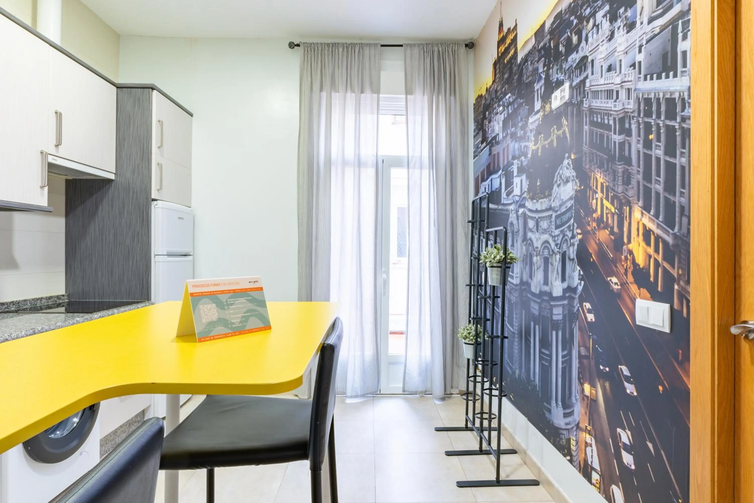 Kitchen or kitchenette in Smartr Madrid Chueca