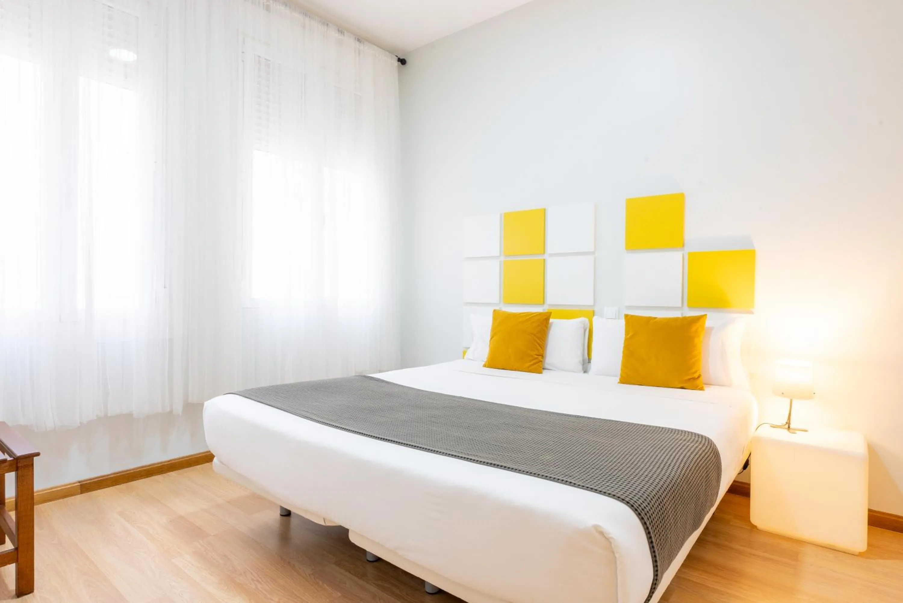 Bed in Smartr Madrid Chueca