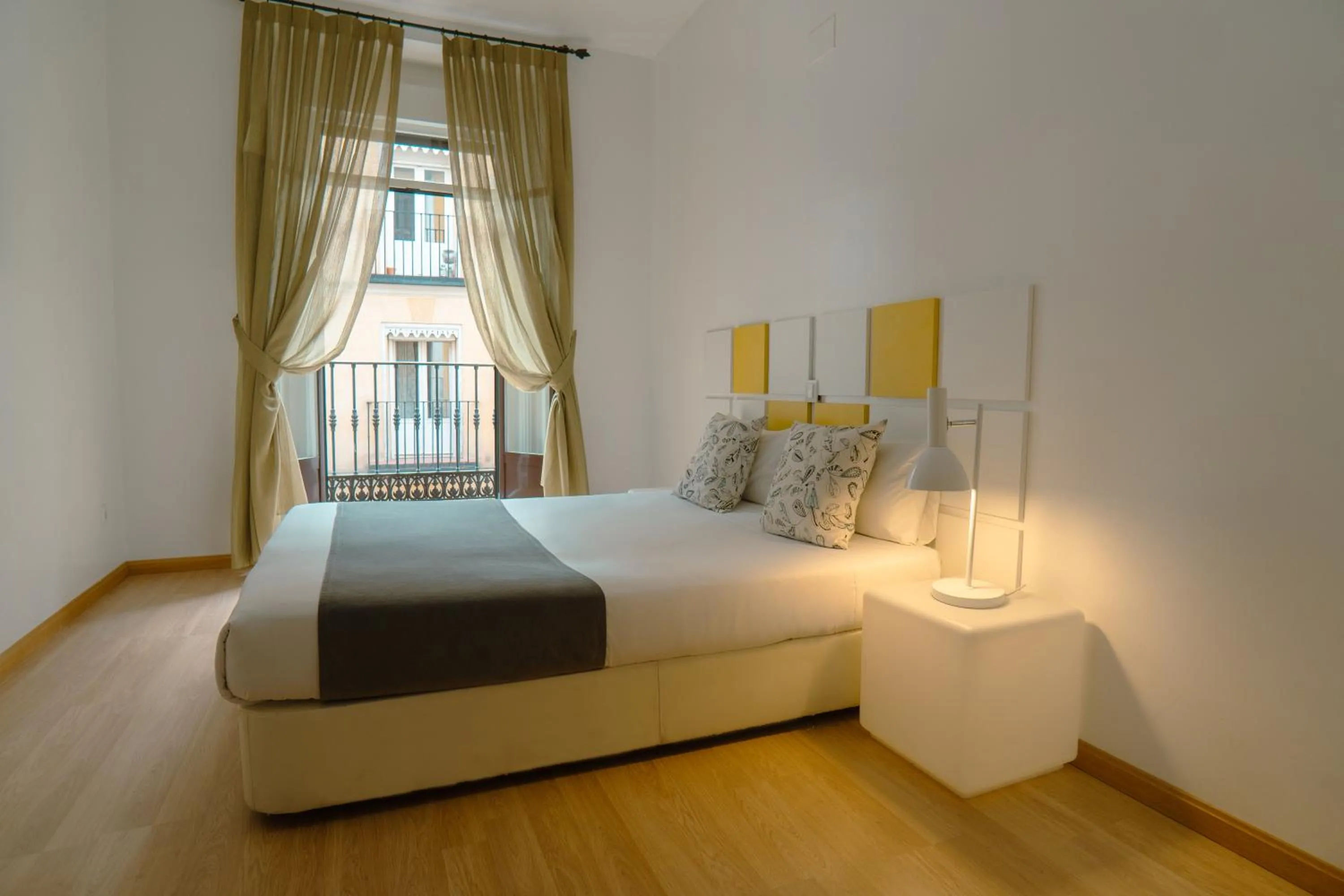 Bed in Smartr Madrid Chueca