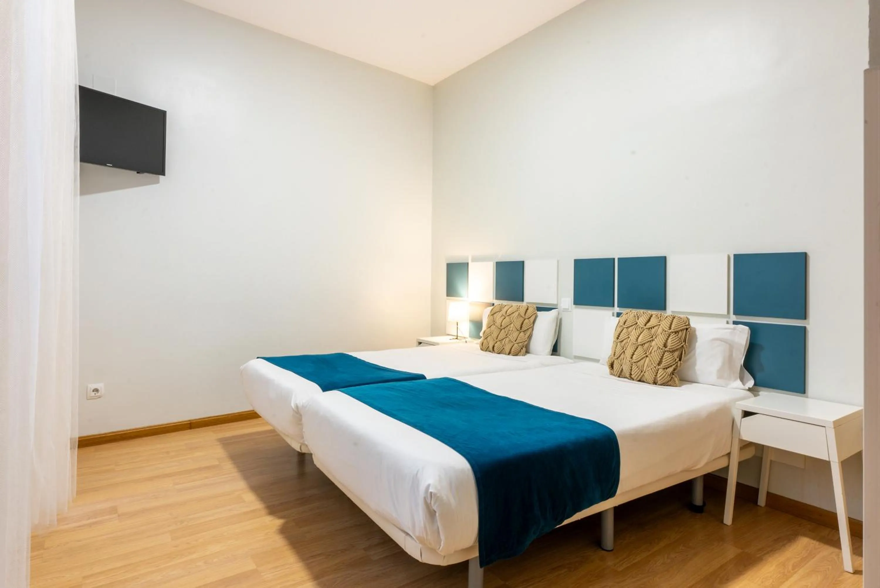 Bed in Smartr Madrid Chueca