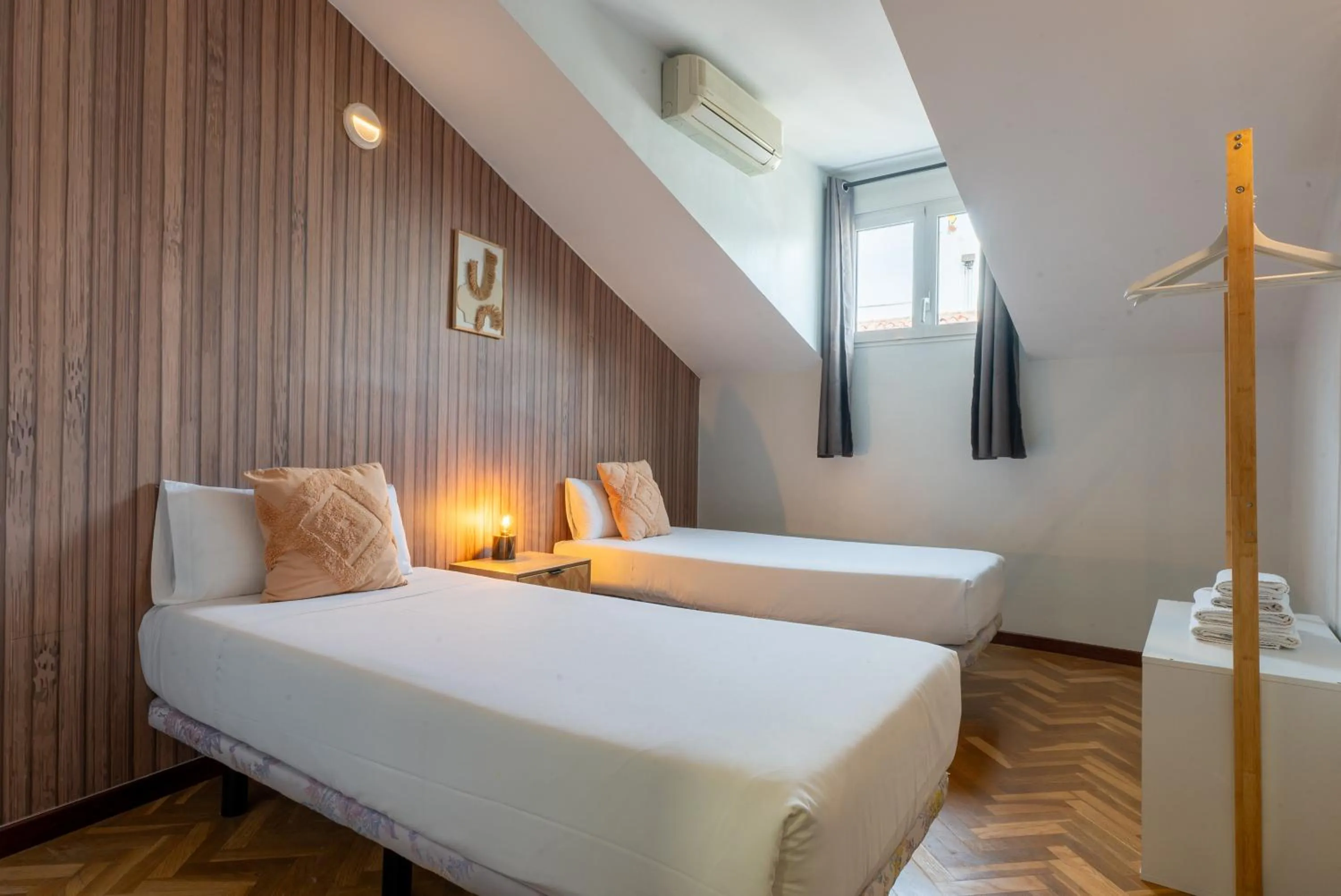 Bed in Smartr Madrid Chueca