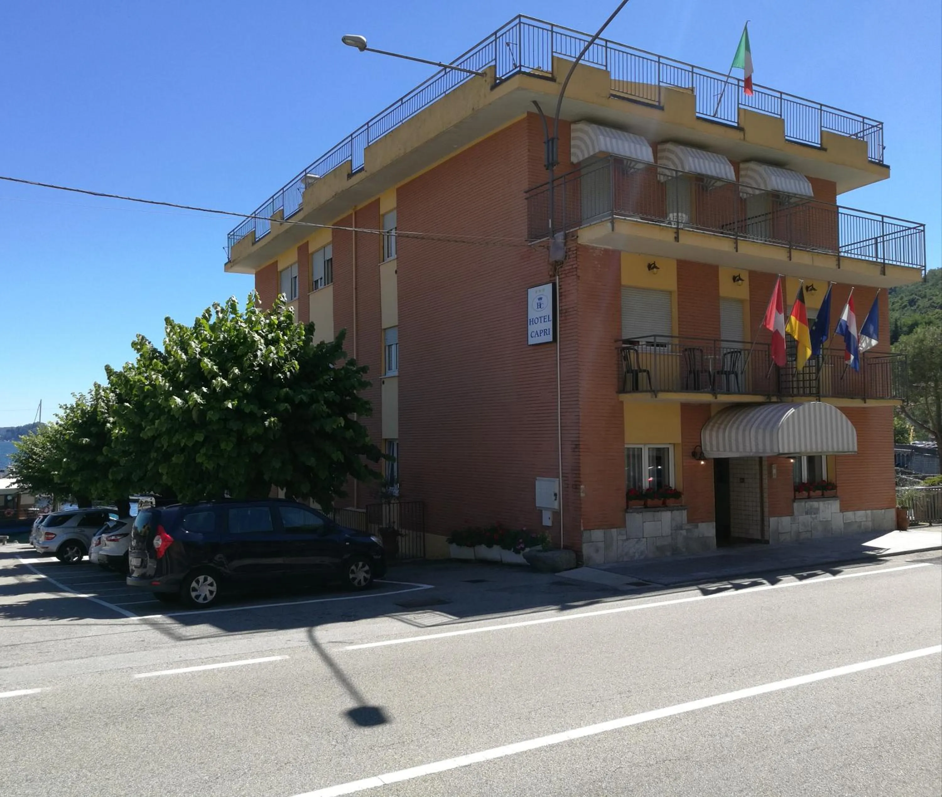 Facade/entrance in Hotel Capri