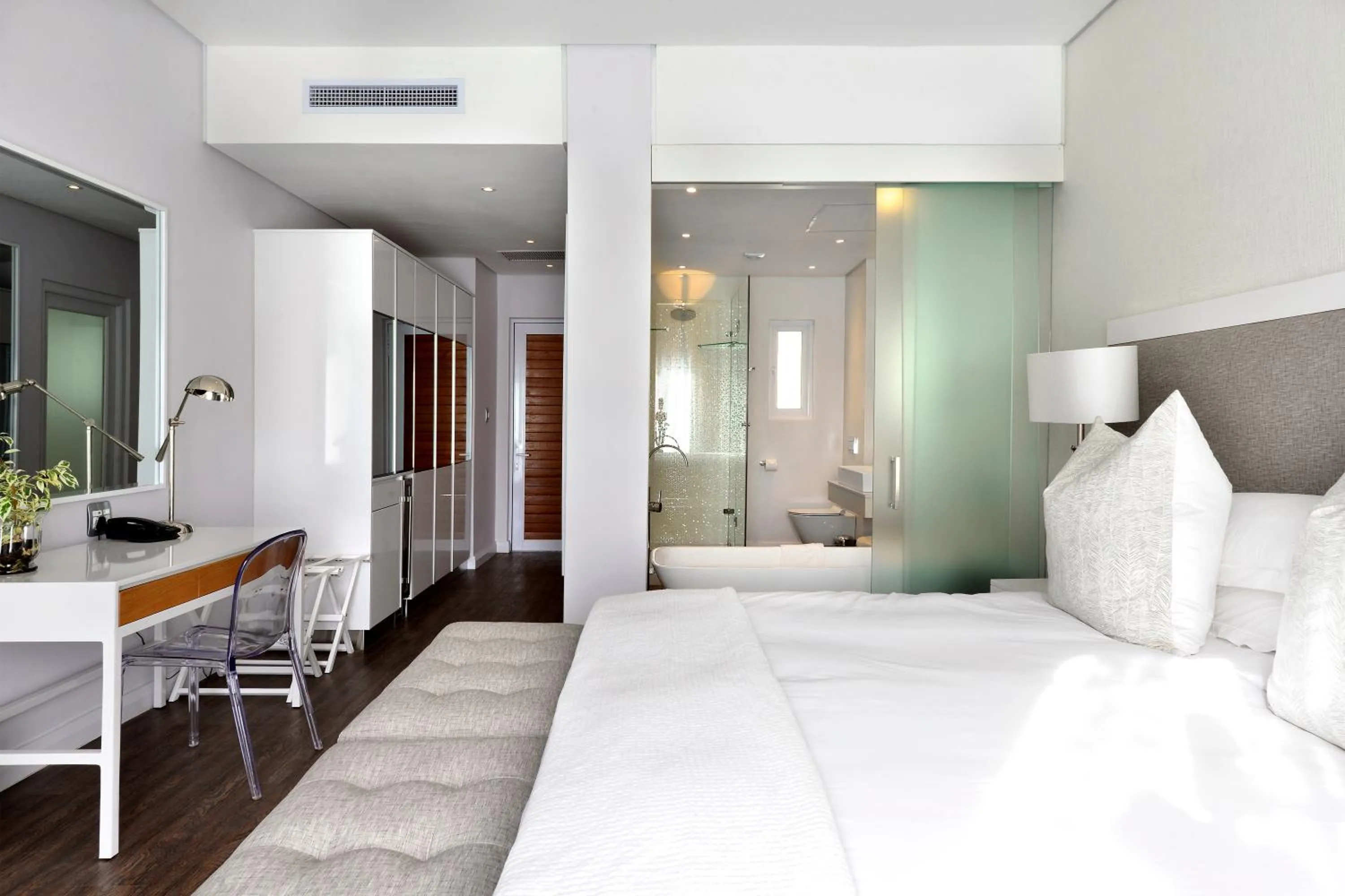 Photo of the whole room, Bed in Franschhoek Boutique Hotel - Lion Roars Hotels & Lodges