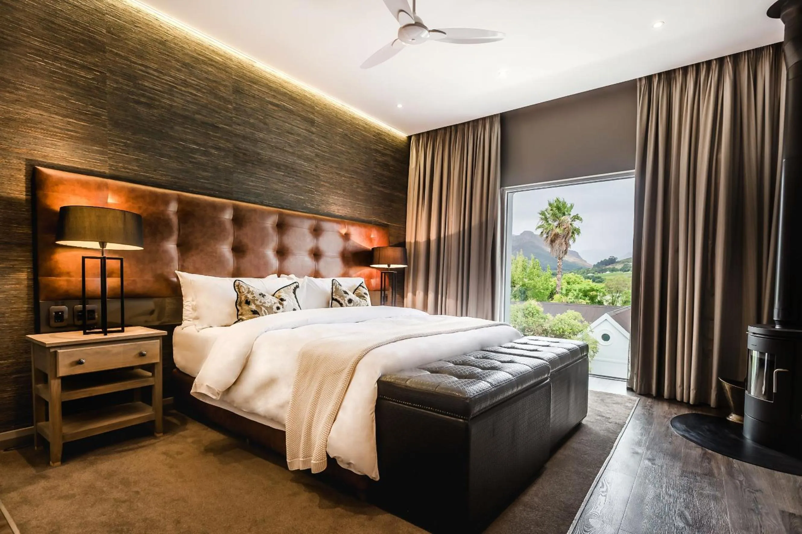 Bed in Franschhoek Boutique Hotel - Lion Roars Hotels & Lodges