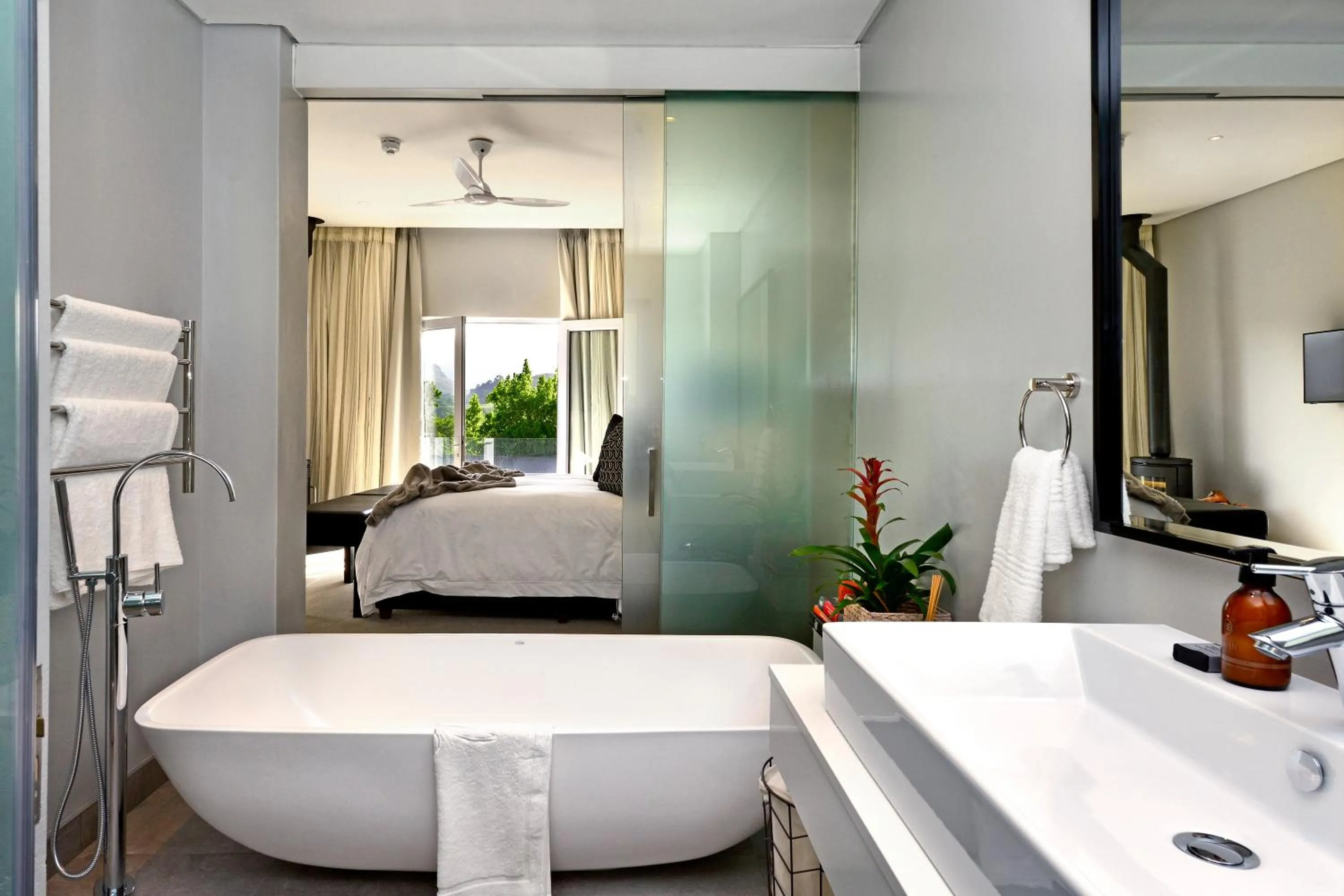 Bathroom, Bed in Franschhoek Boutique Hotel - Lion Roars Hotels & Lodges