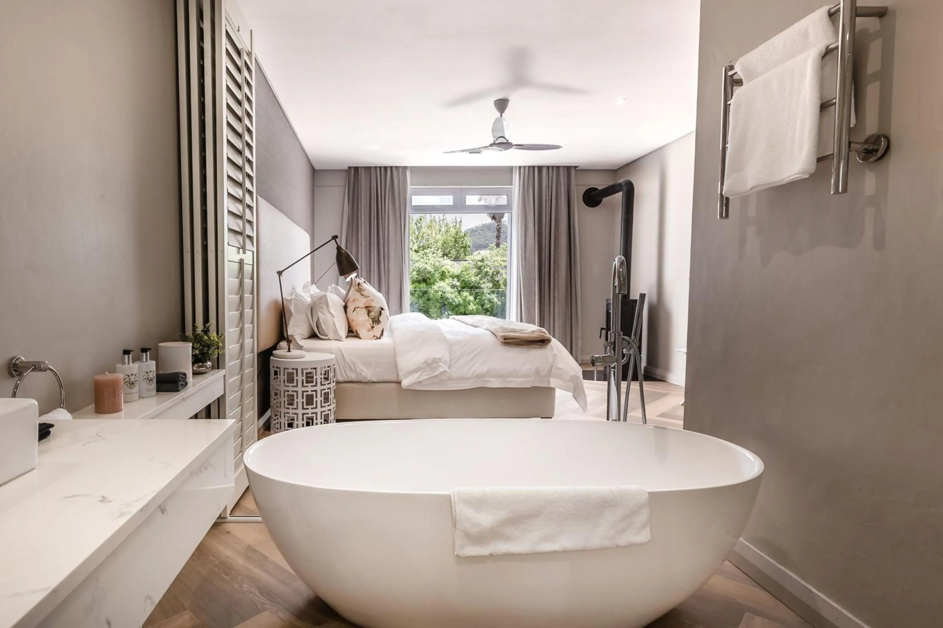 Bed in Franschhoek Boutique Hotel - Lion Roars Hotels & Lodges