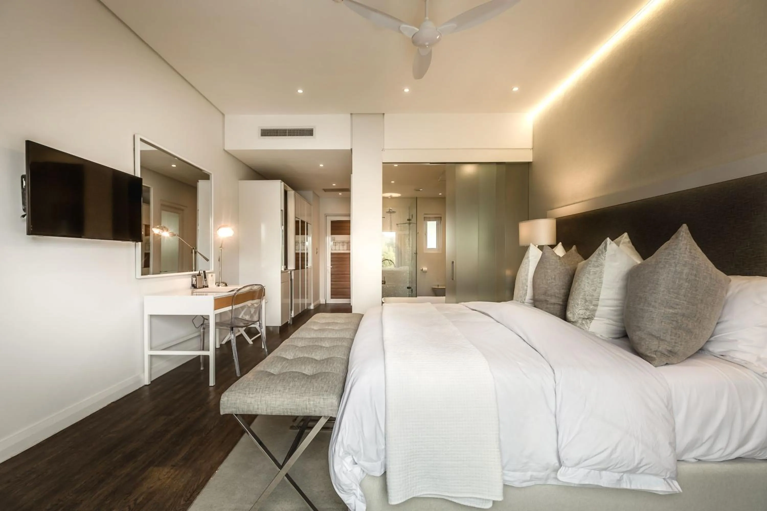 Photo of the whole room, Bed in Franschhoek Boutique Hotel - Lion Roars Hotels & Lodges