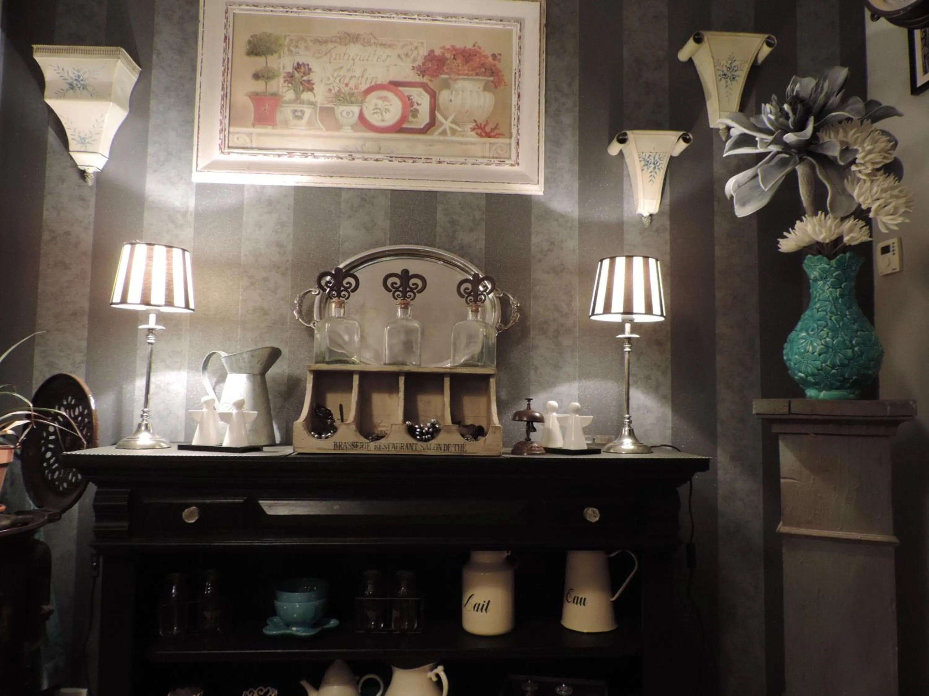 Restaurant/places to eat in Villa Des Hortensias