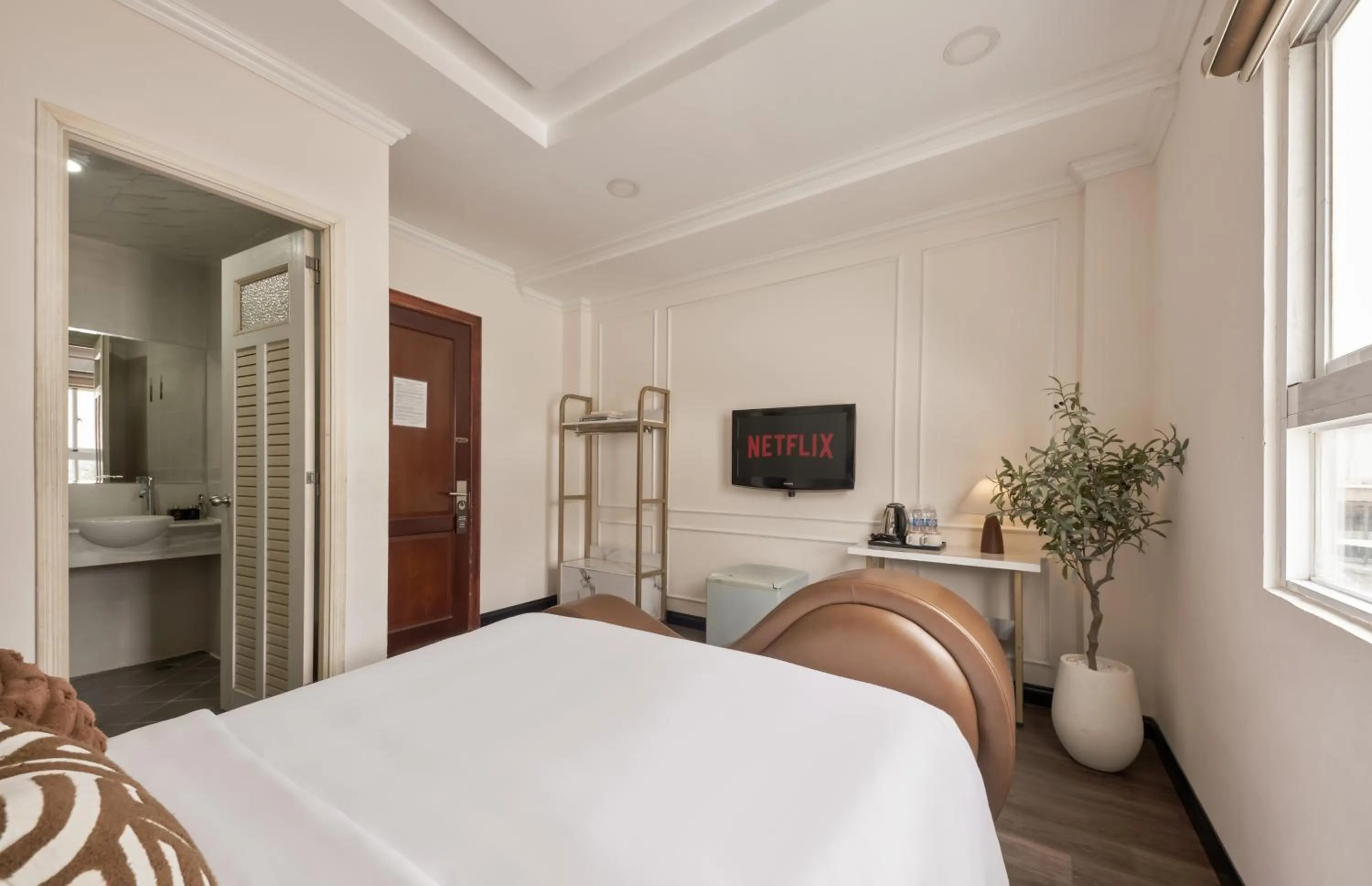 TV and multimedia, Bed in Quy Hung Hotel And Spa Central