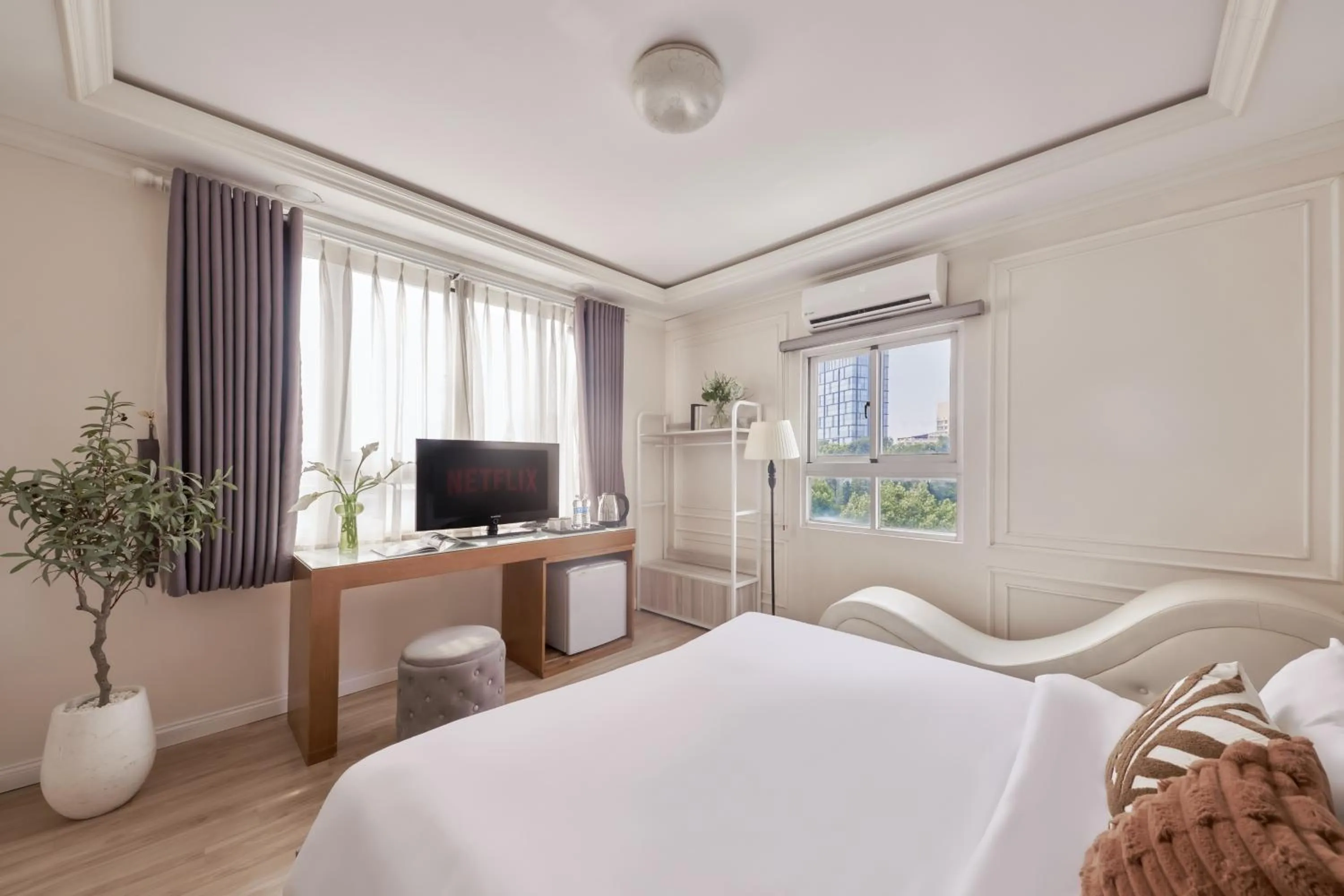 TV and multimedia, Bed in Quy Hung Hotel And Spa Central