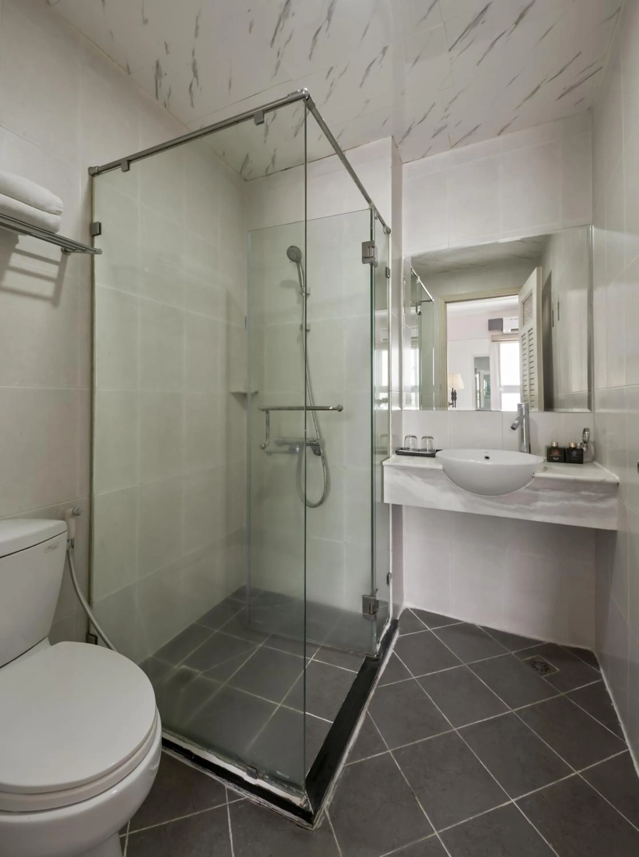Shower in Quy Hung Hotel And Spa Central