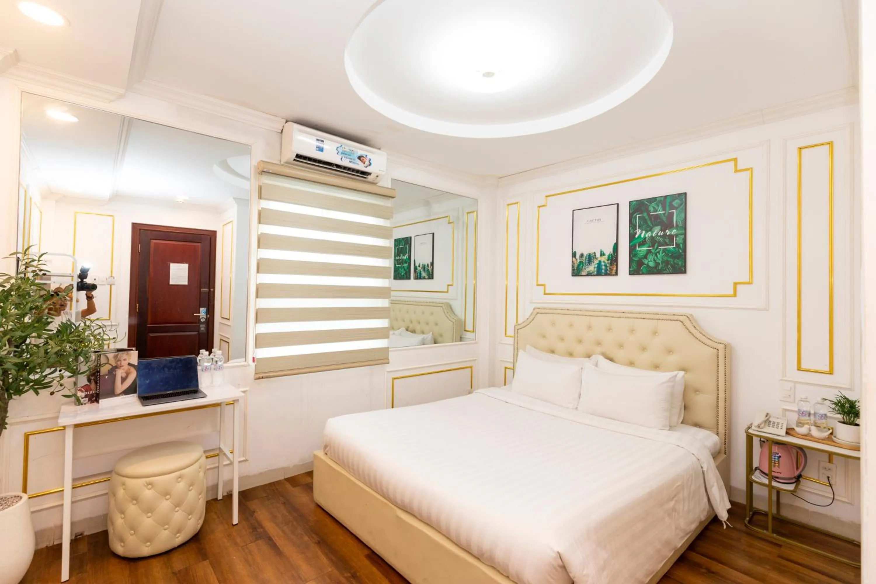 Deluxe King Room in Quy Hung Hotel Central