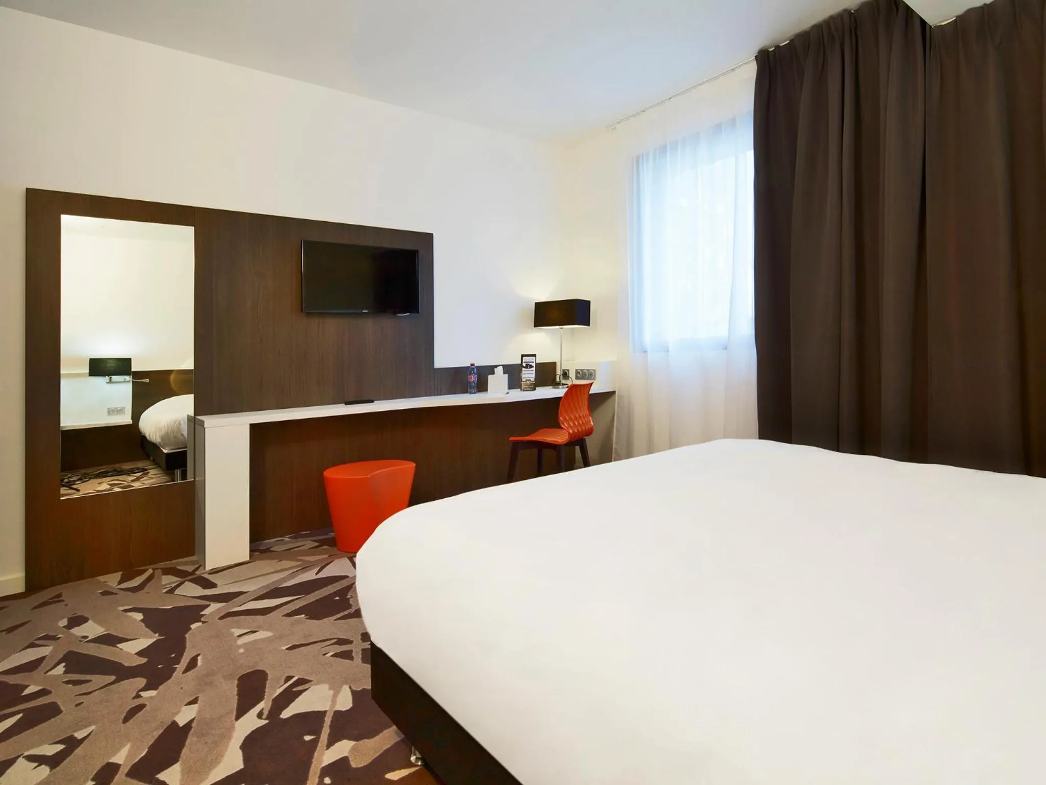 Bedroom, Bed in Kyriad Troyes Centre