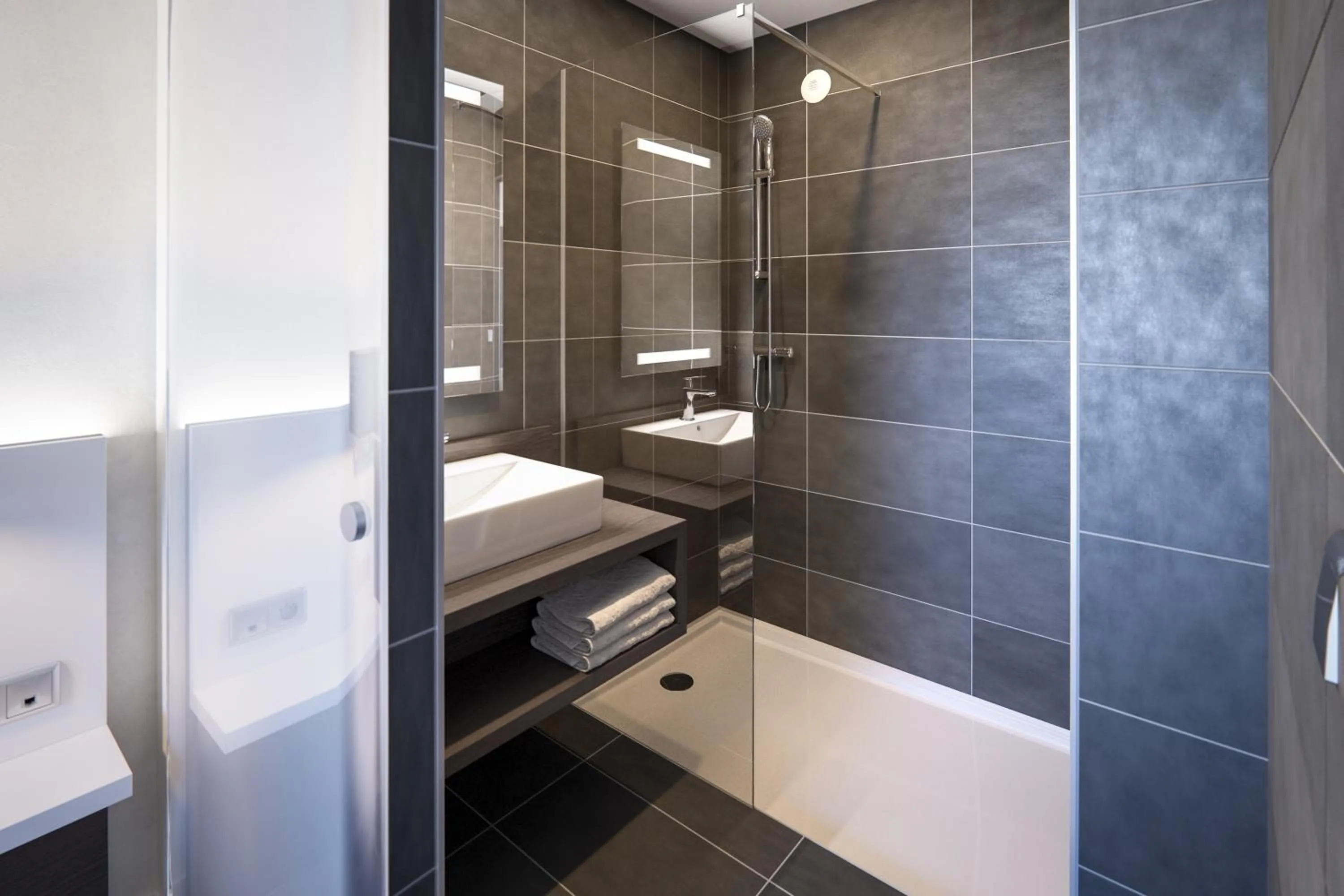 Bathroom in Kyriad Troyes Centre