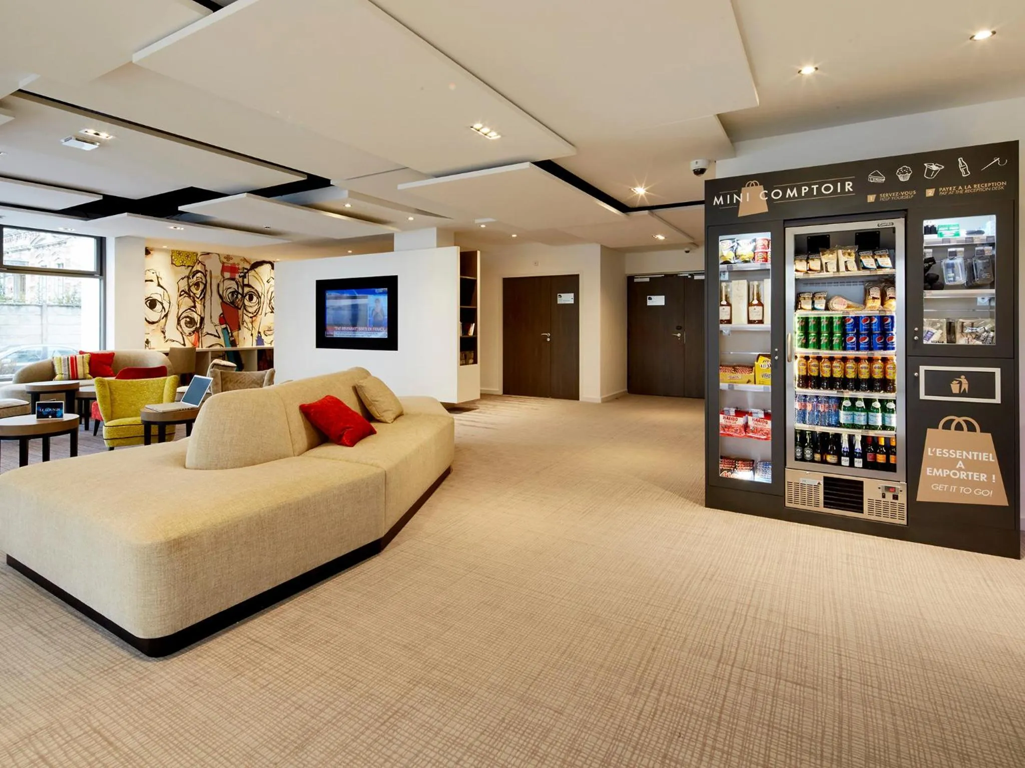 Communal lounge/ TV room in Kyriad Troyes Centre