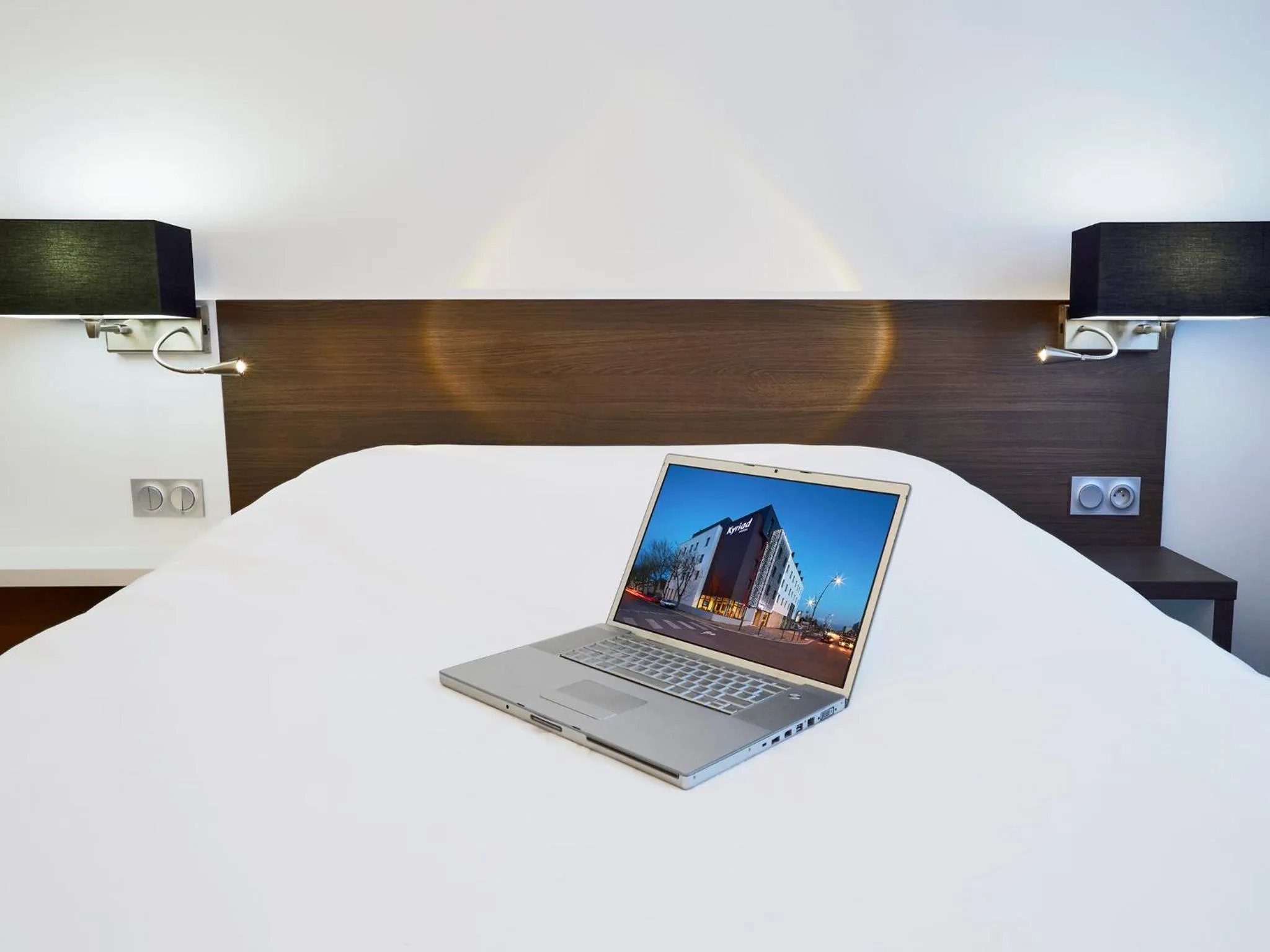 Bedroom, Bed in Kyriad Troyes Centre