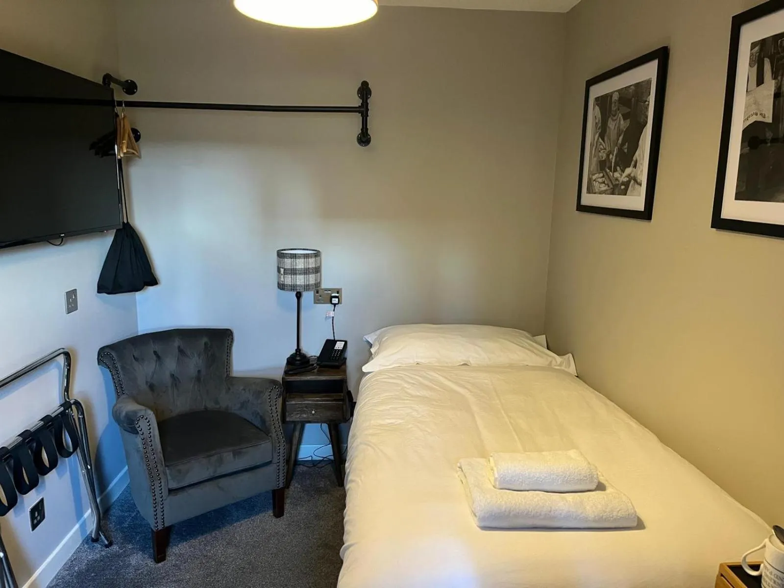 Bedroom, Bed in The Shore