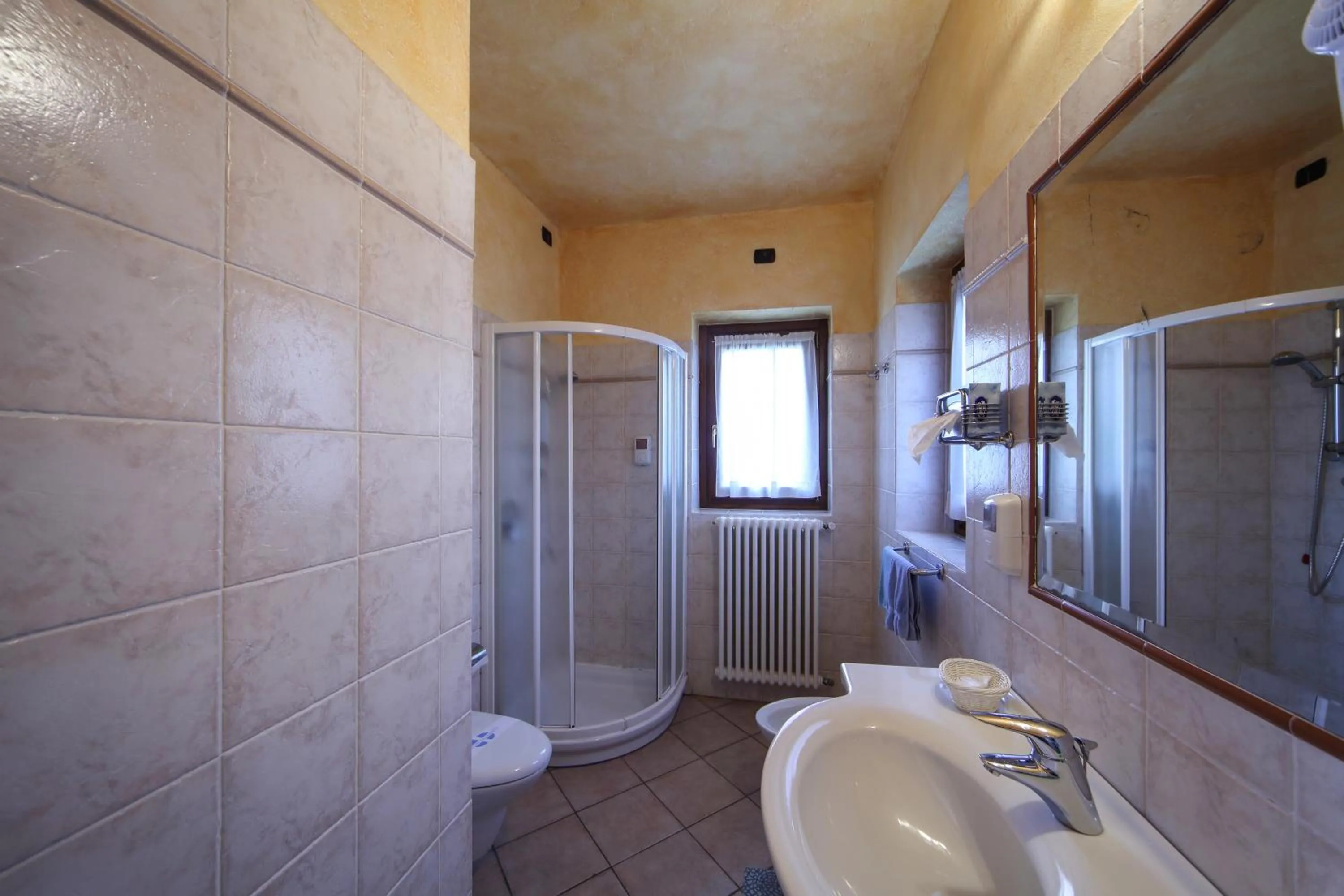 Bathroom in Albergo Ristorante Conca Azzurra