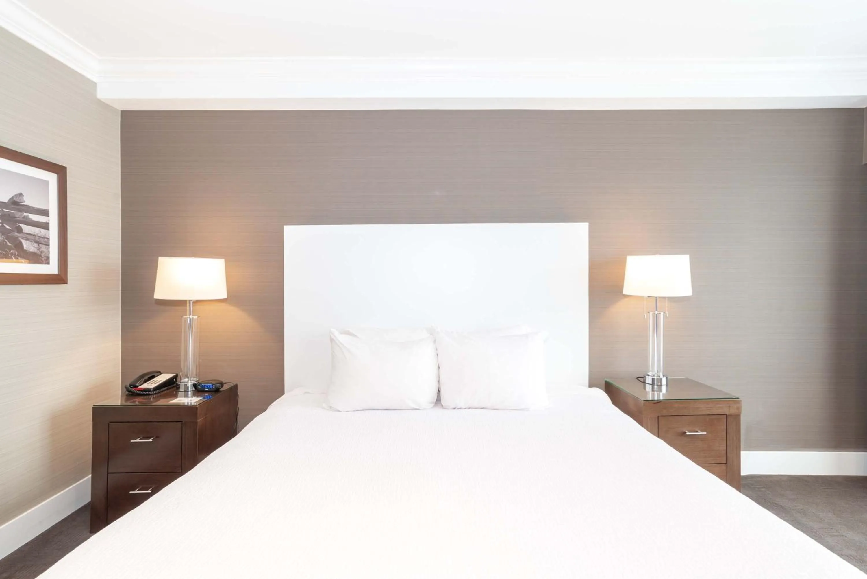 Photo of the whole room, Bed in Sandman Hotel Abbotsford Airport