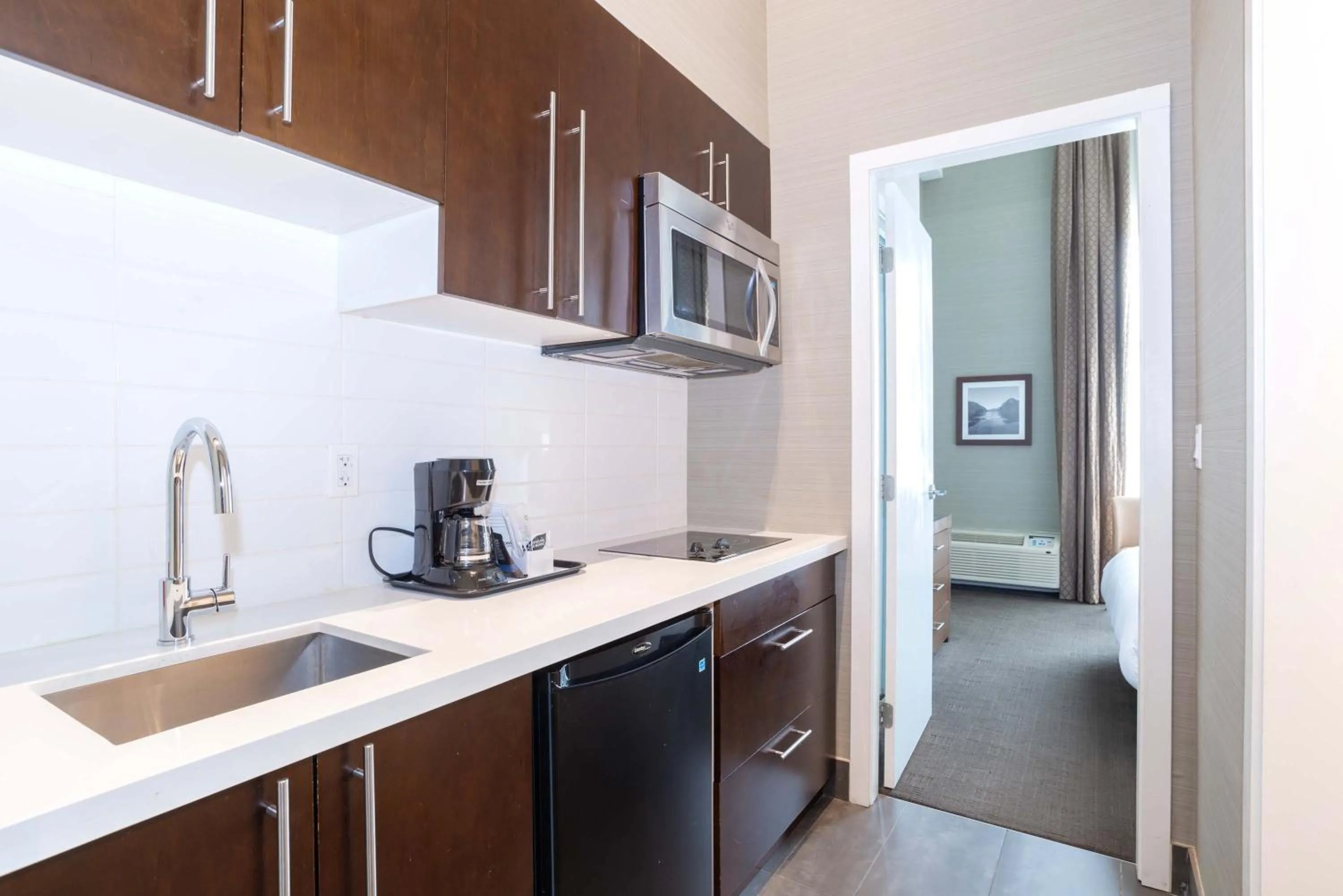Kitchen or kitchenette in Sandman Hotel Abbotsford Airport