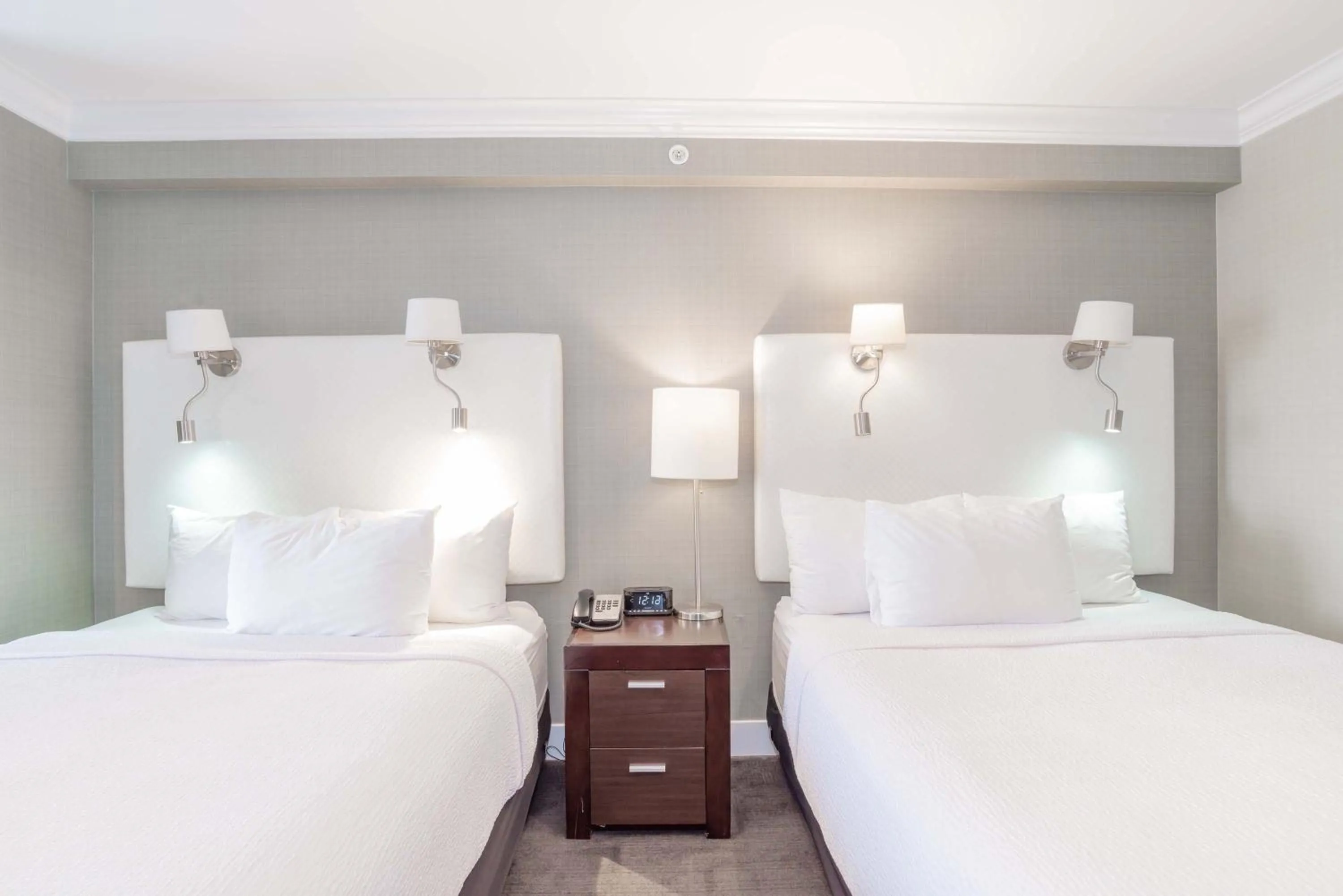 Photo of the whole room, Bed in Sandman Hotel Abbotsford Airport