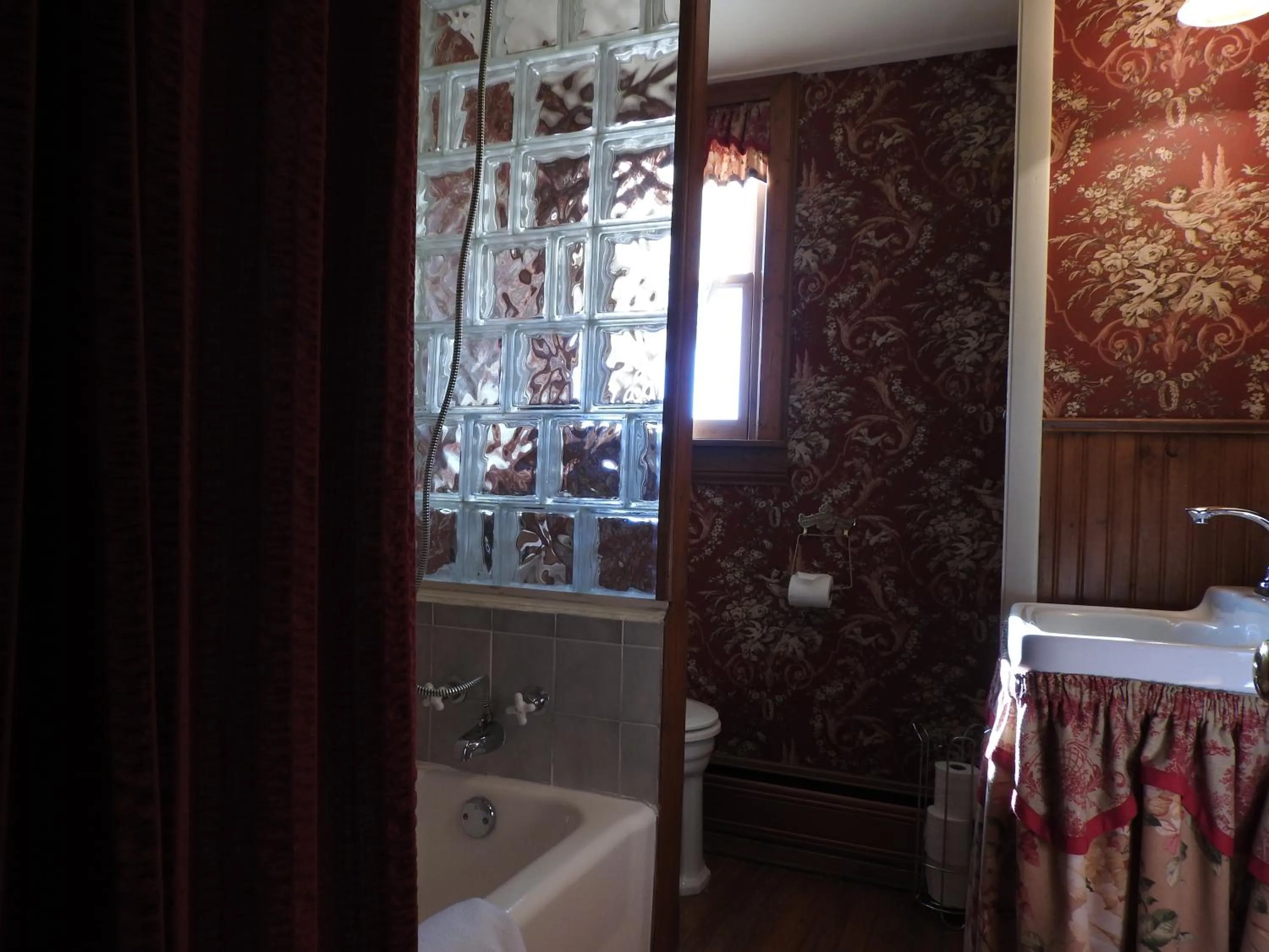 Bathroom in Champaign Garden Inn