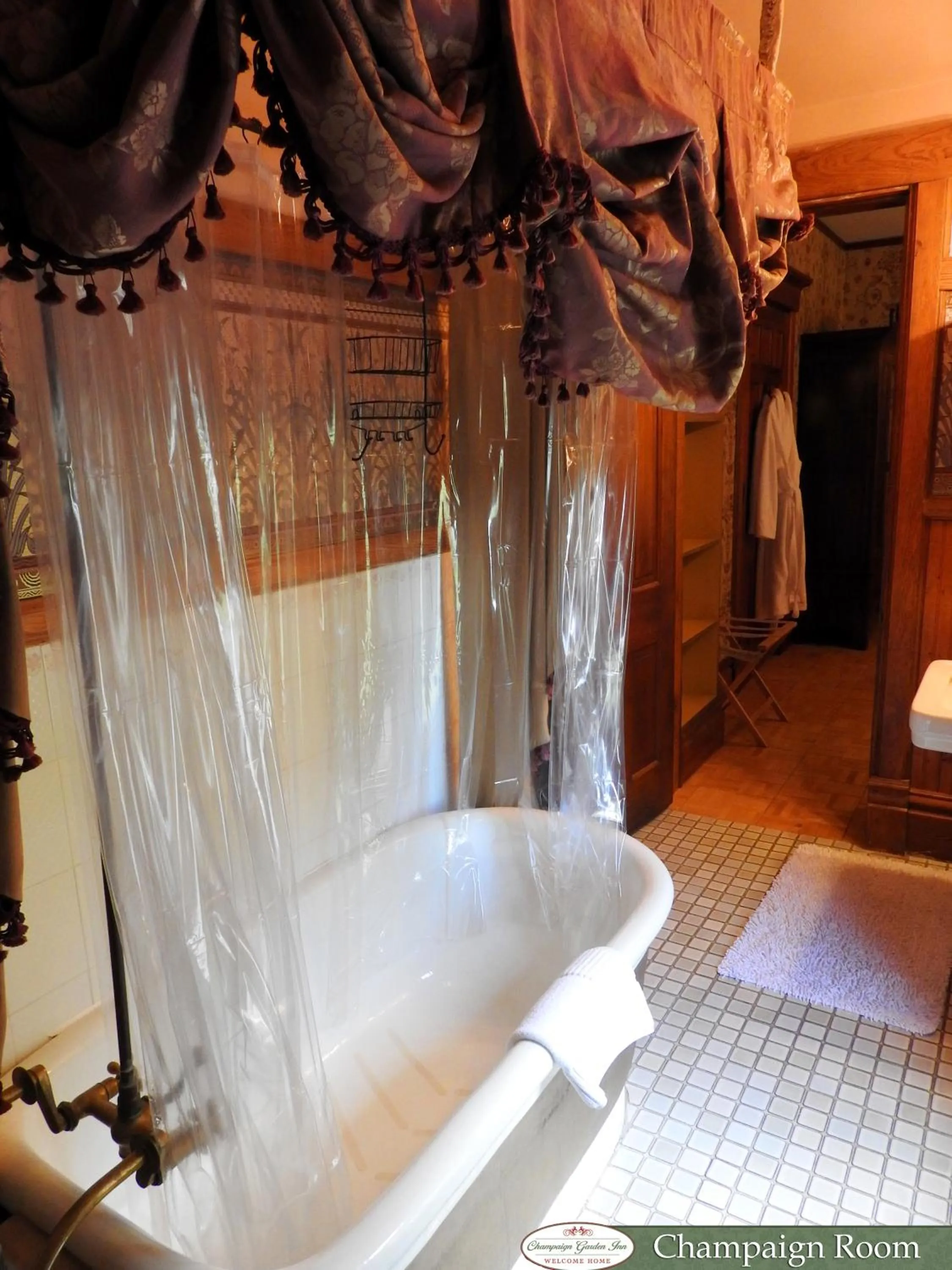 Bathroom in Champaign Garden Inn