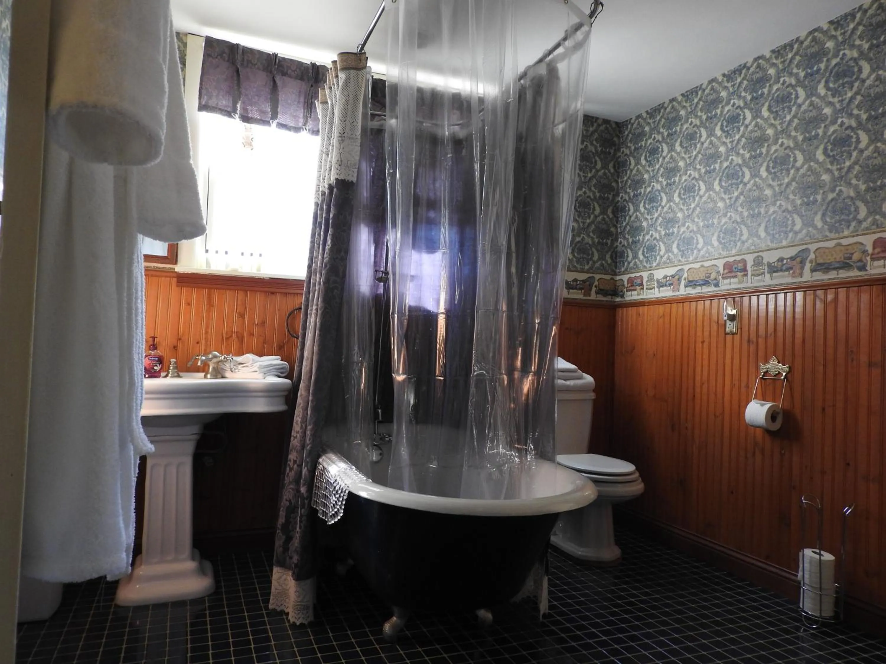 Bathroom in Champaign Garden Inn