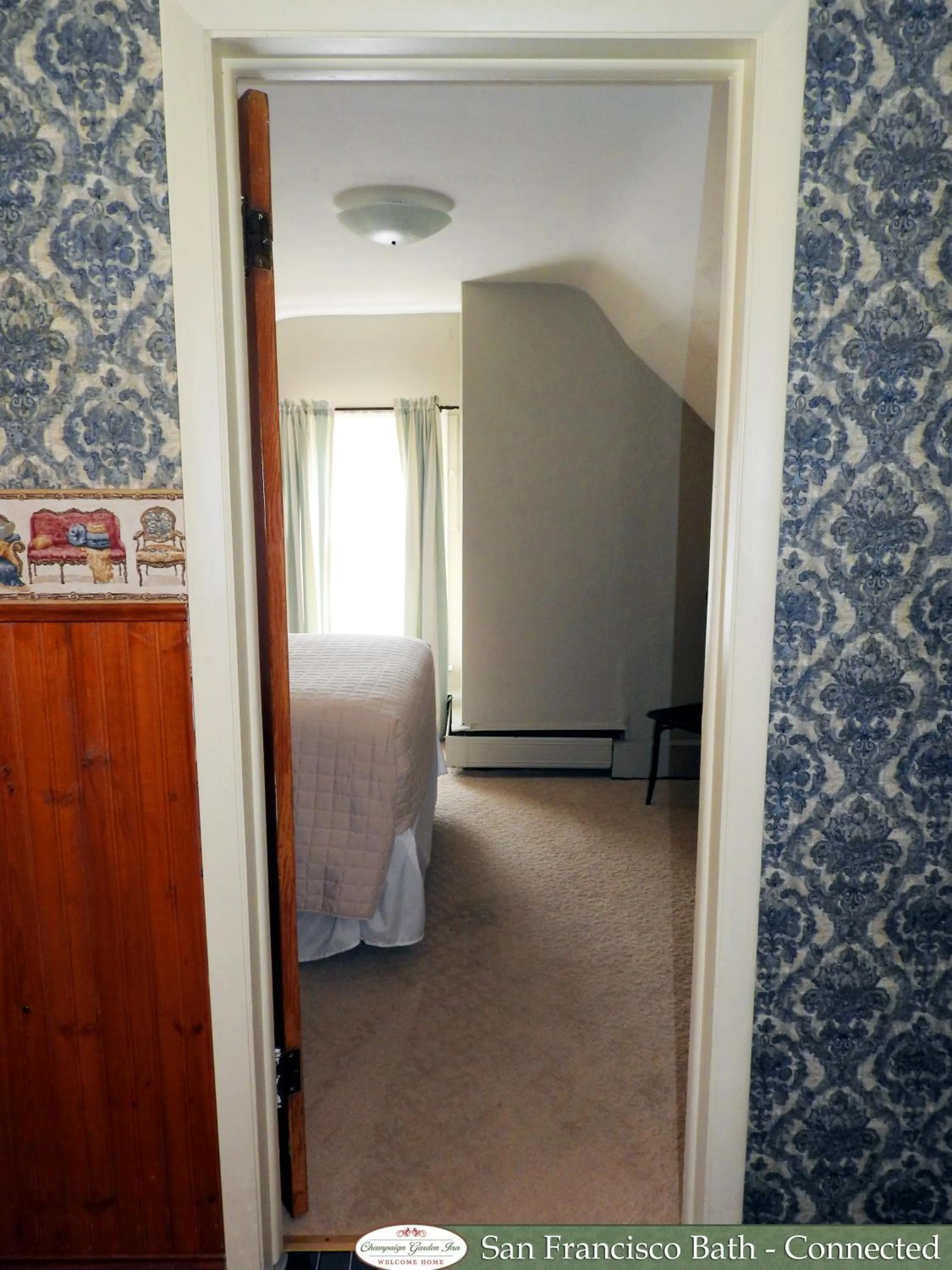 Photo of the whole room in Champaign Garden Inn