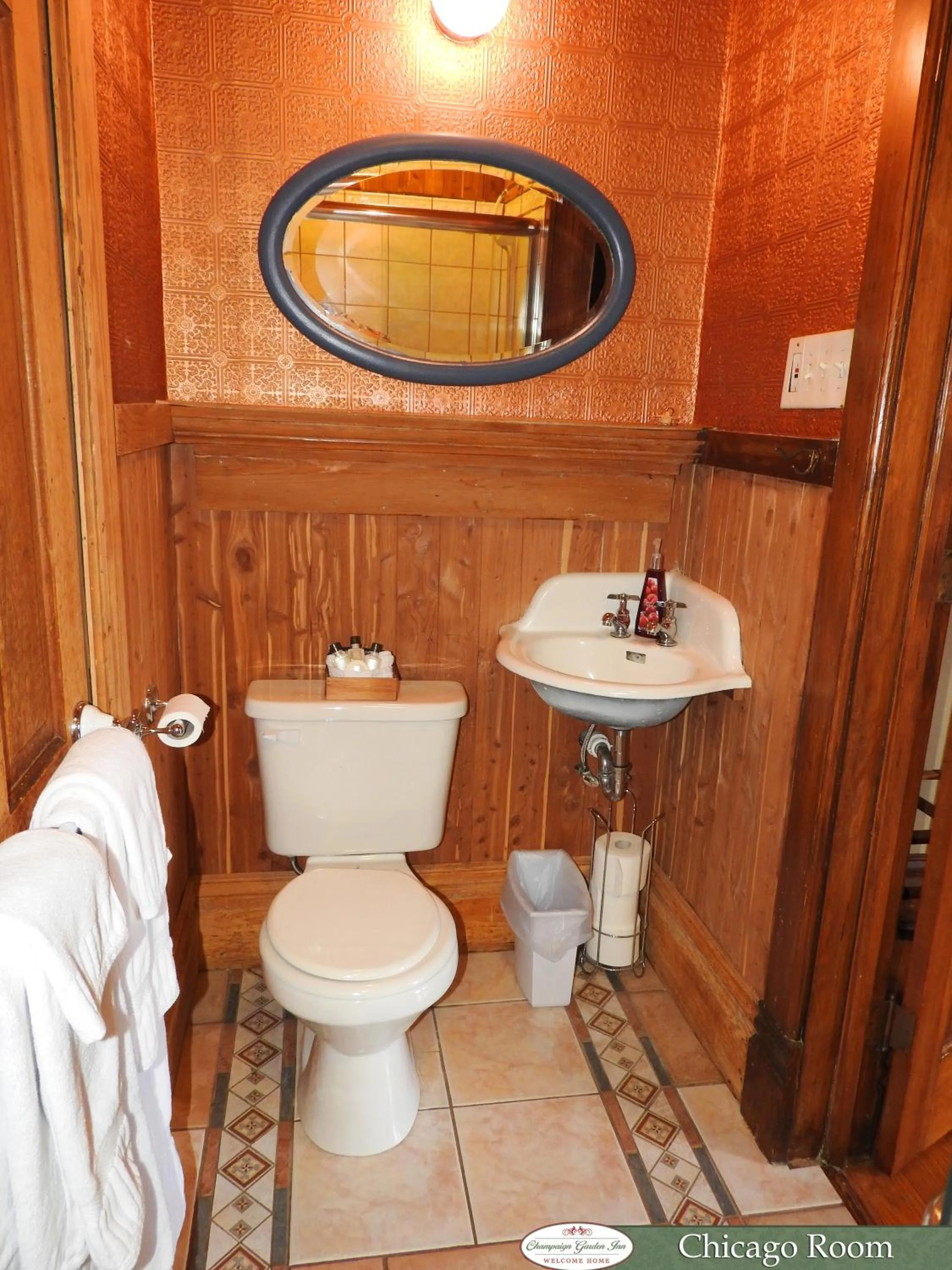 Bathroom in Champaign Garden Inn