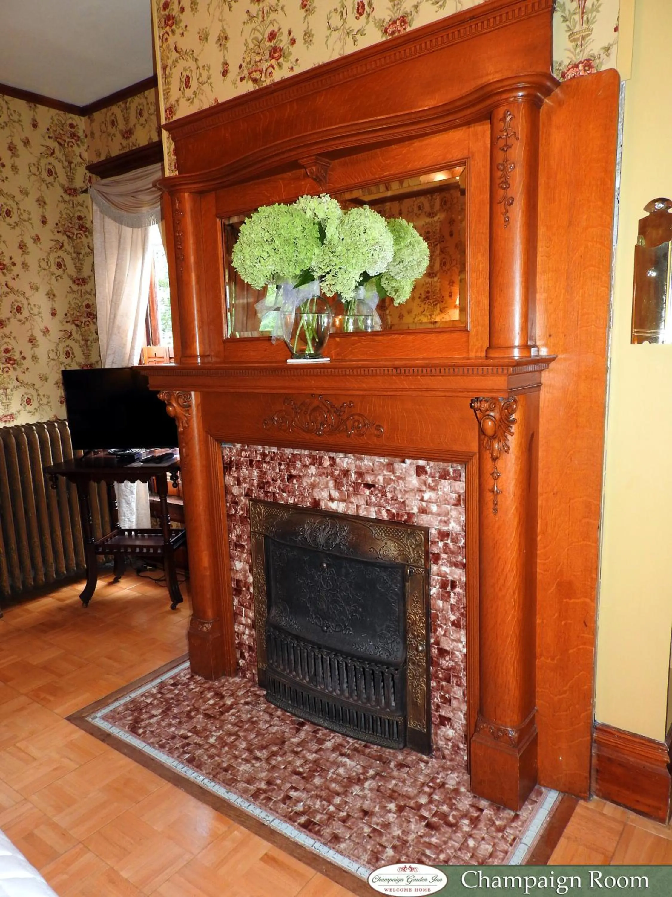 Decorative detail in Champaign Garden Inn