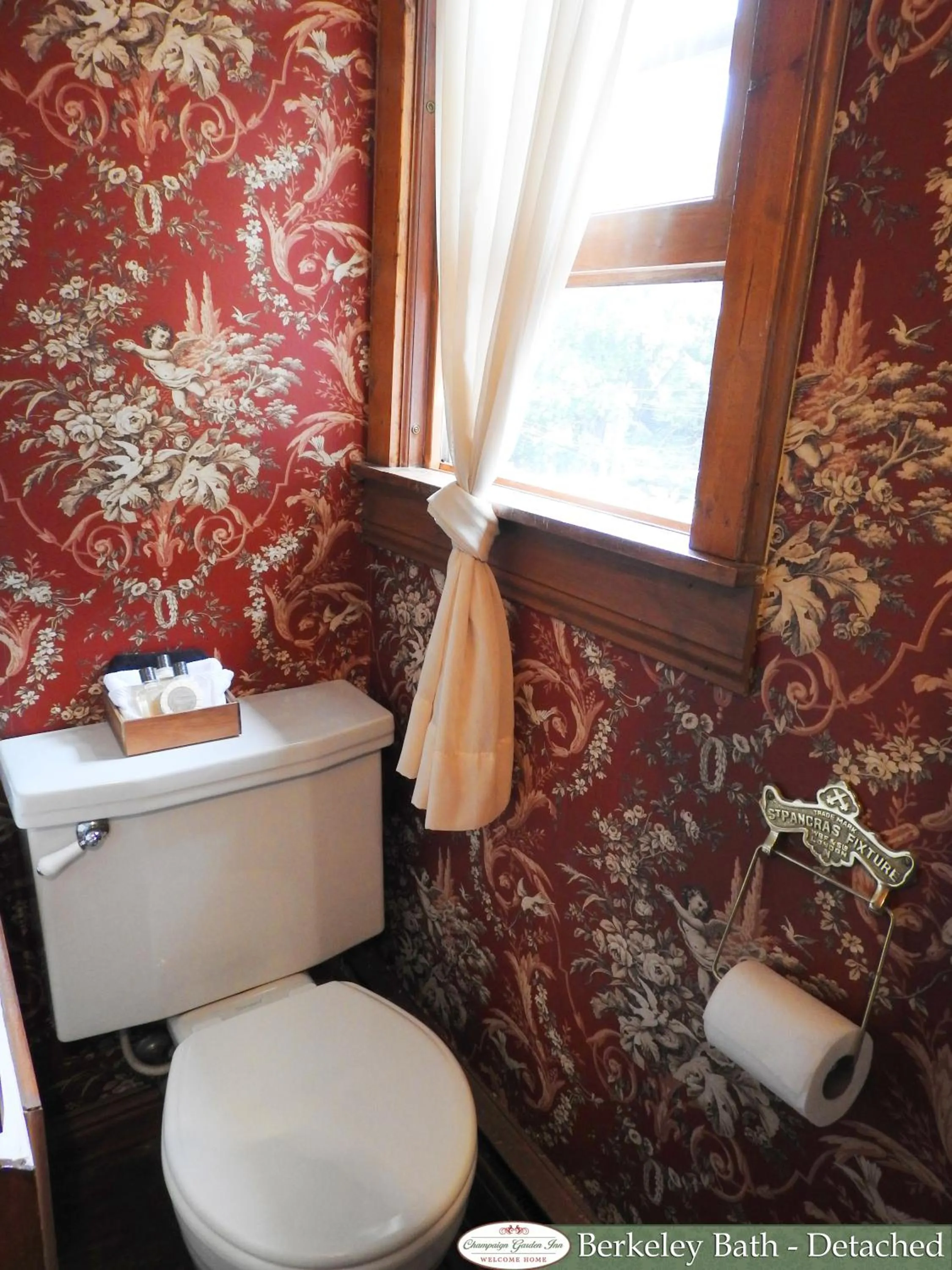 Bathroom in Champaign Garden Inn