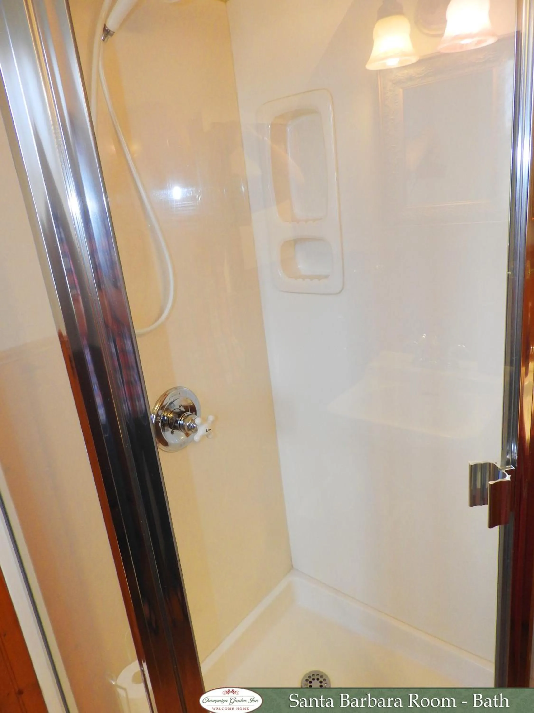 Bathroom in Champaign Garden Inn