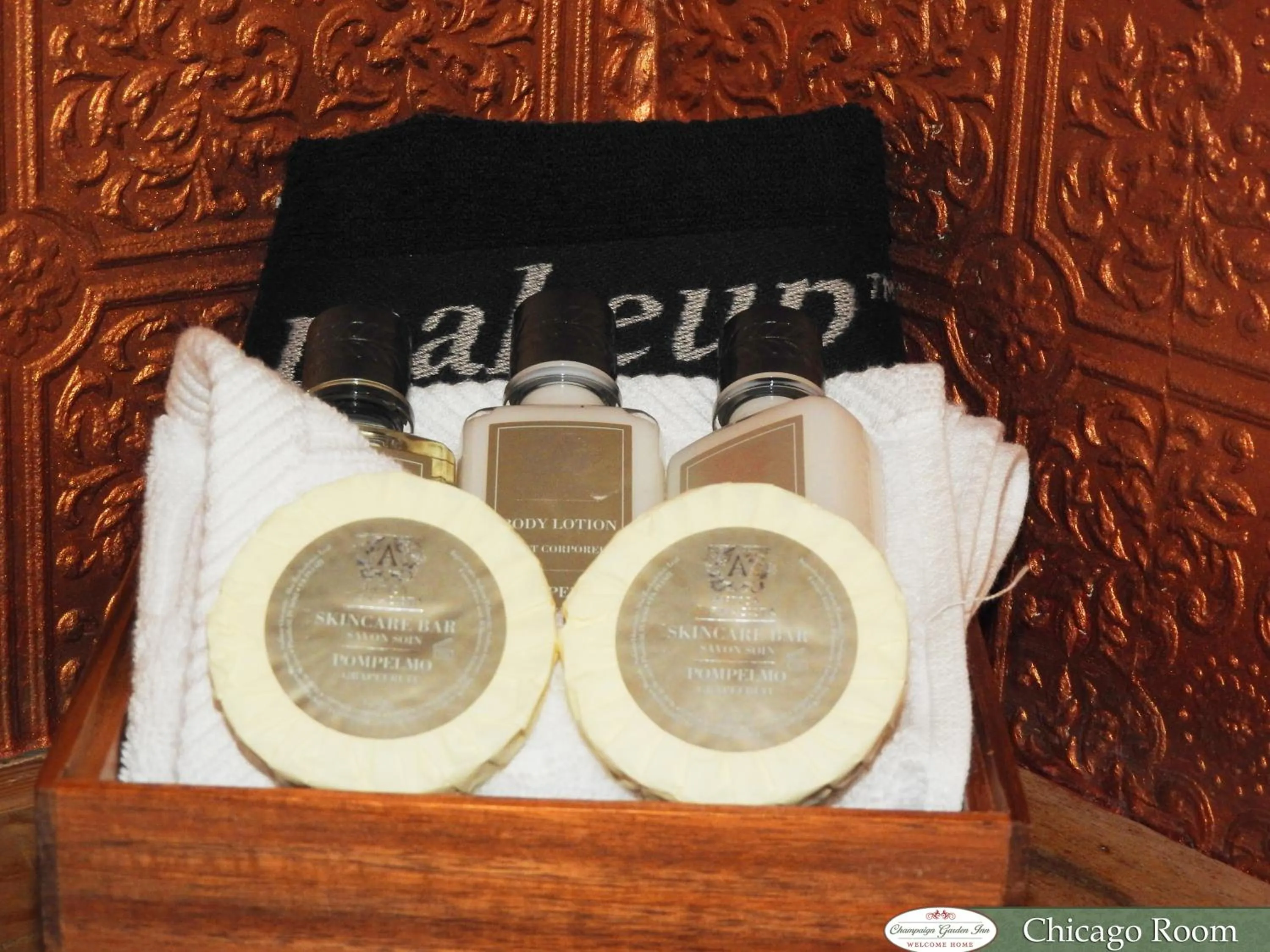 Bathroom in Champaign Garden Inn