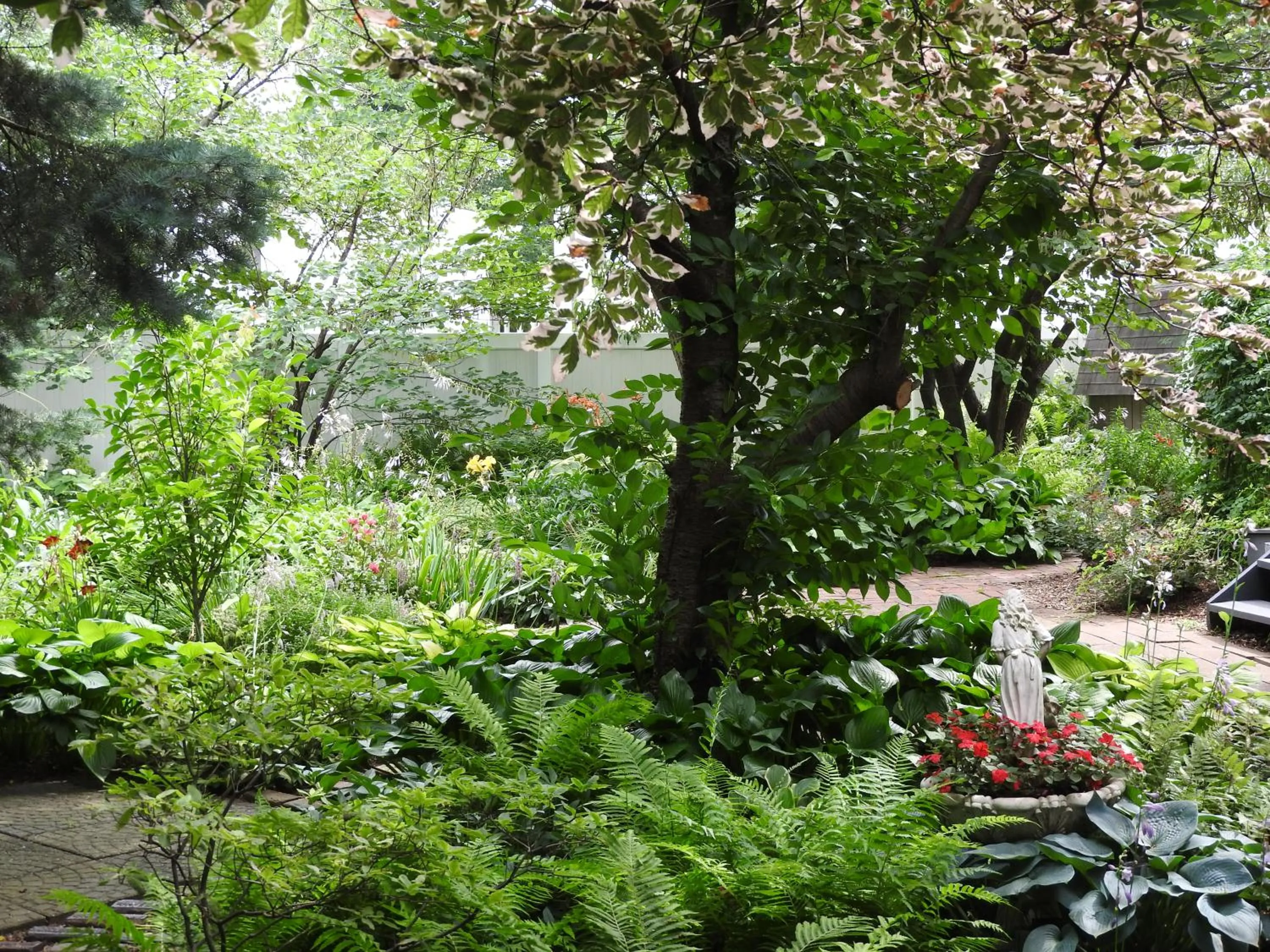 Garden in Champaign Garden Inn