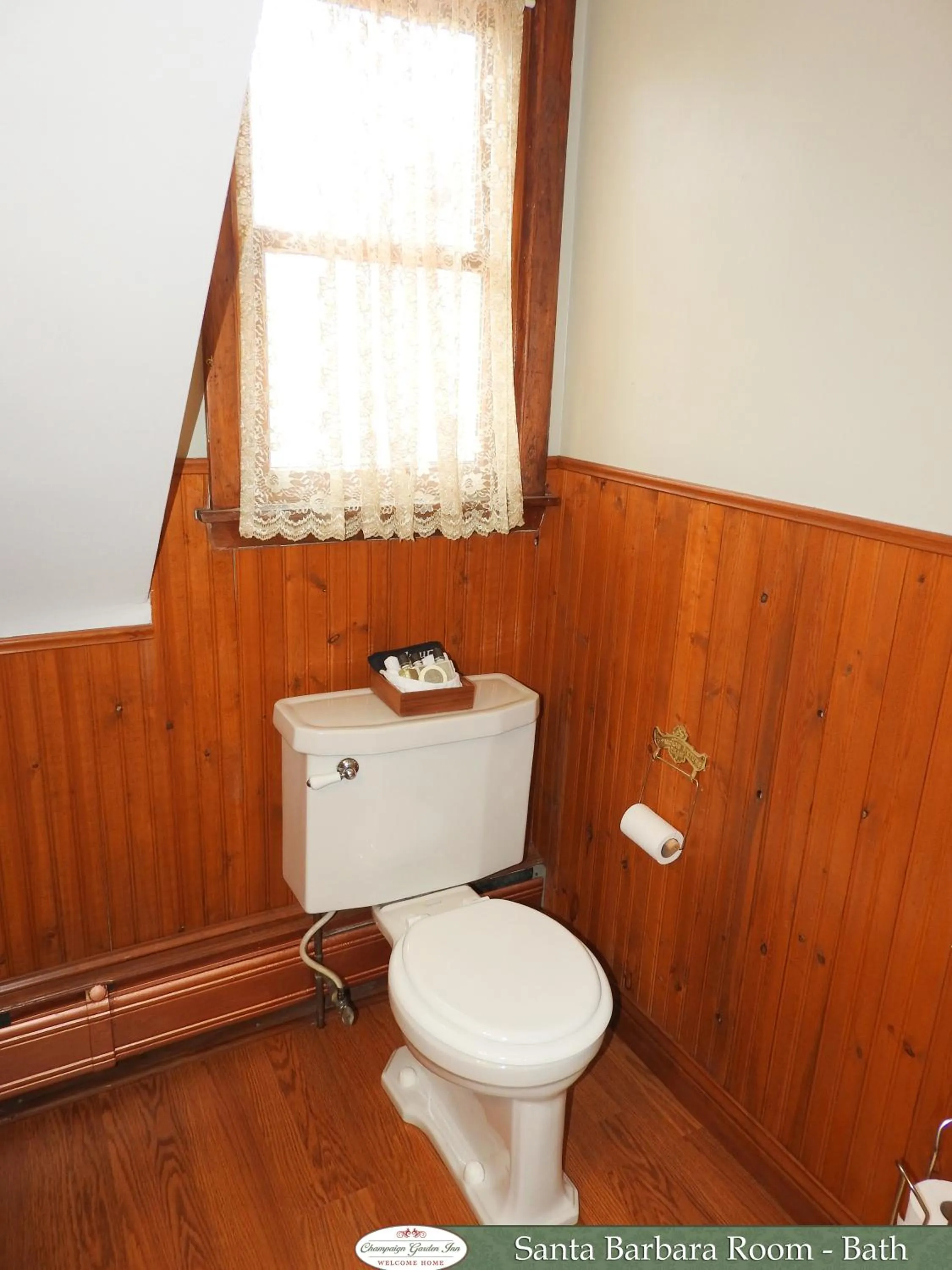 Bathroom in Champaign Garden Inn