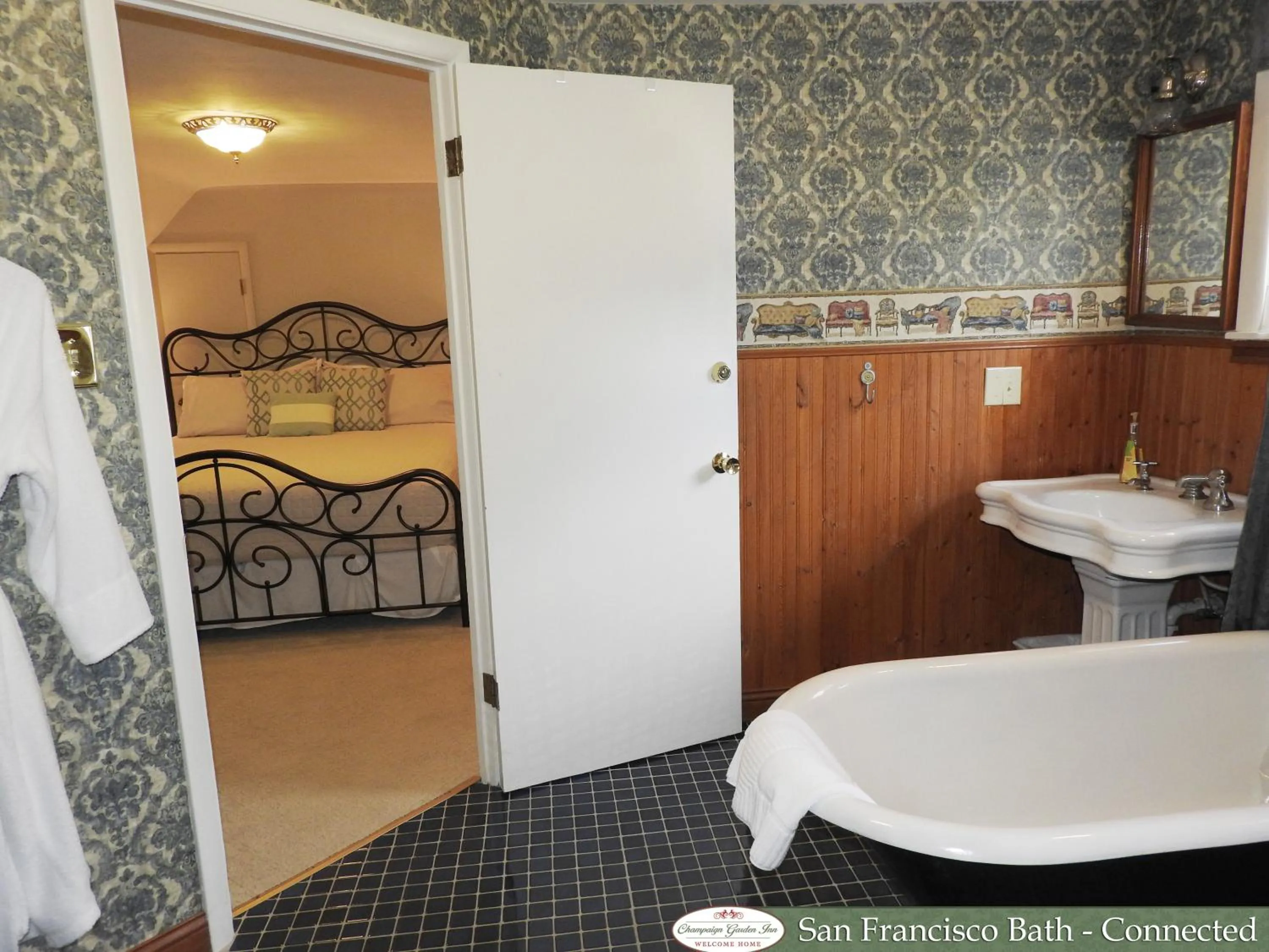 Bathroom in Champaign Garden Inn