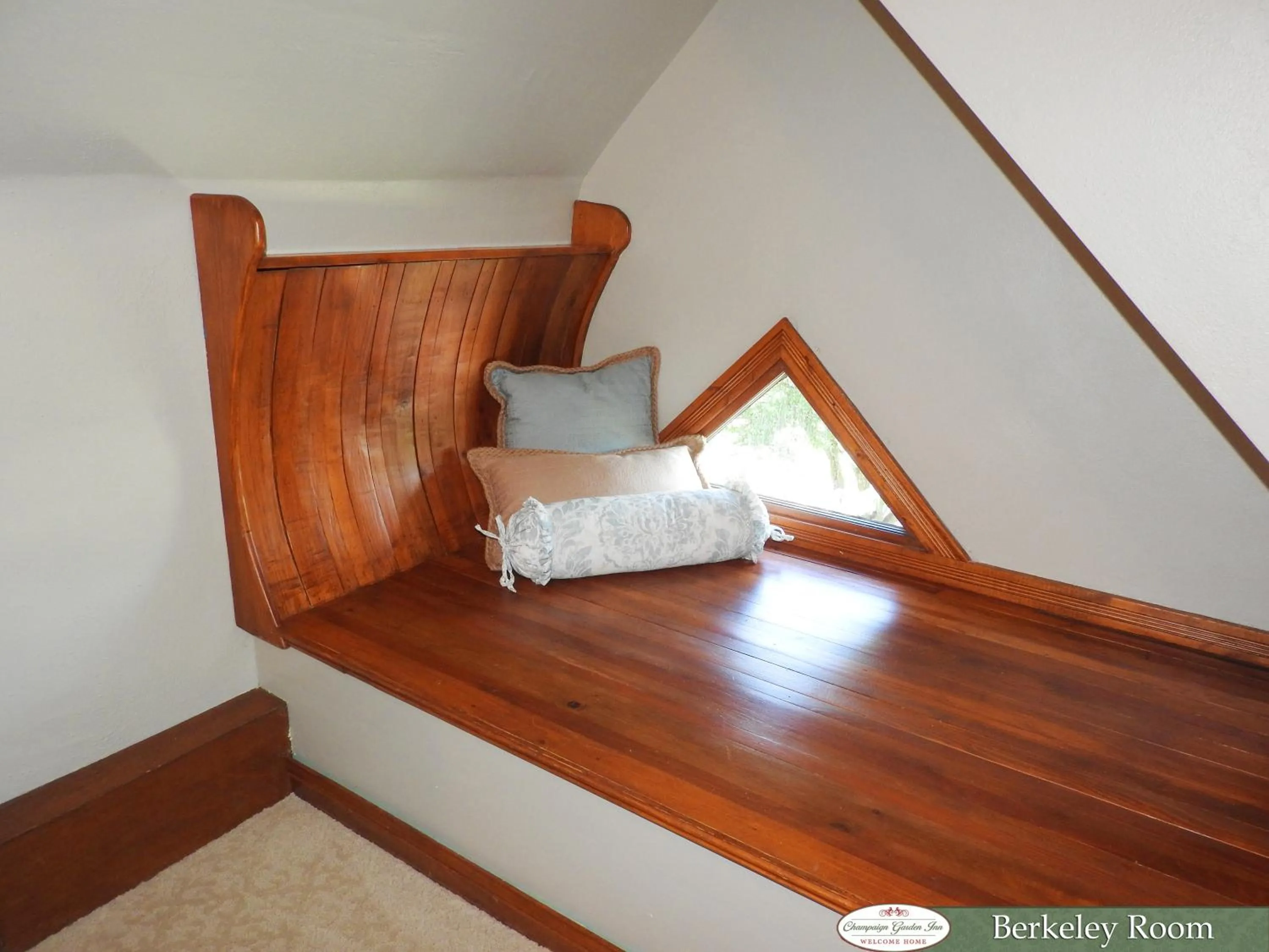 Decorative detail, Bed in Champaign Garden Inn