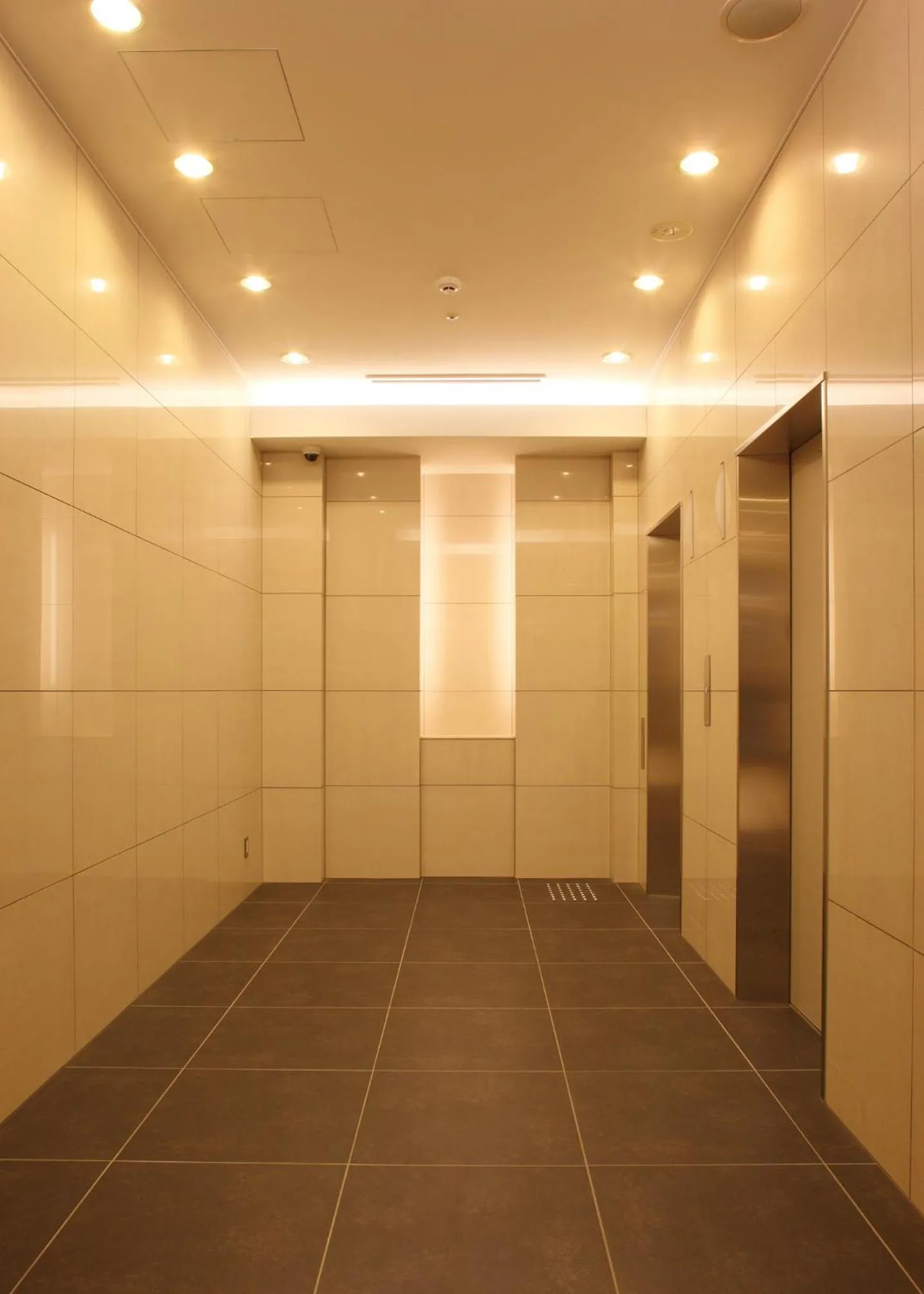 elevator in Hotel Sunroute Fukuchiyama