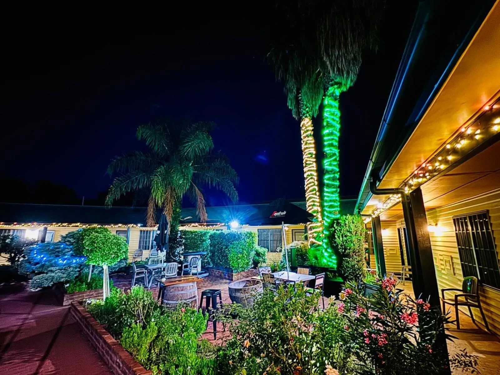 Ten Dollar Town Motel