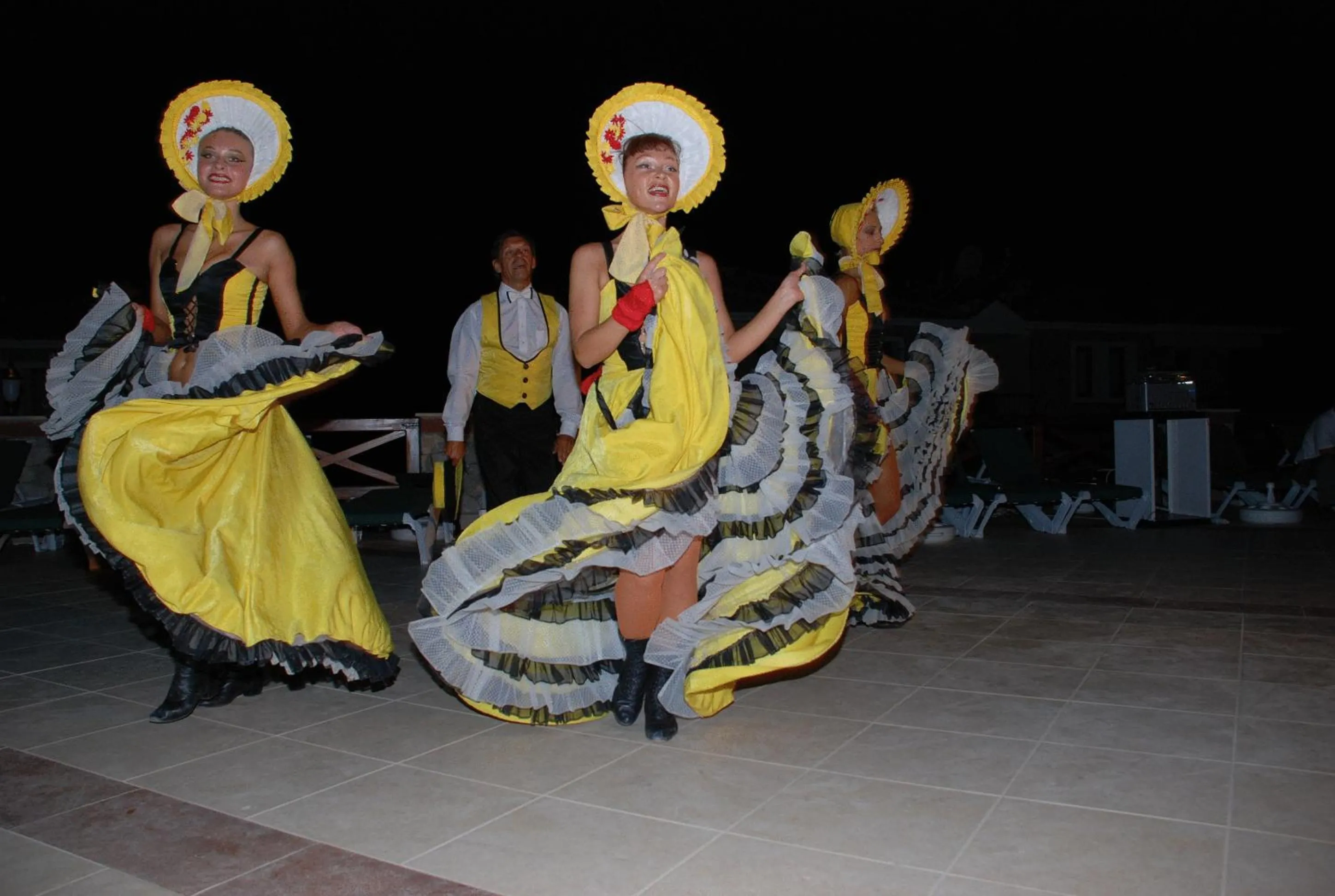 Evening entertainment in Perdikia Beach