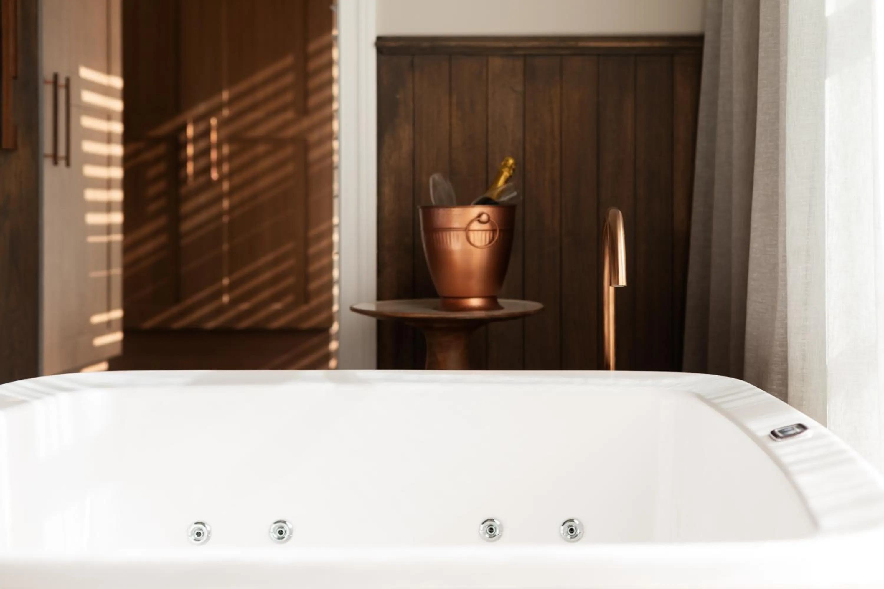 Hot Tub, Bed in Brokenback Views Country Estate Hunter Valley