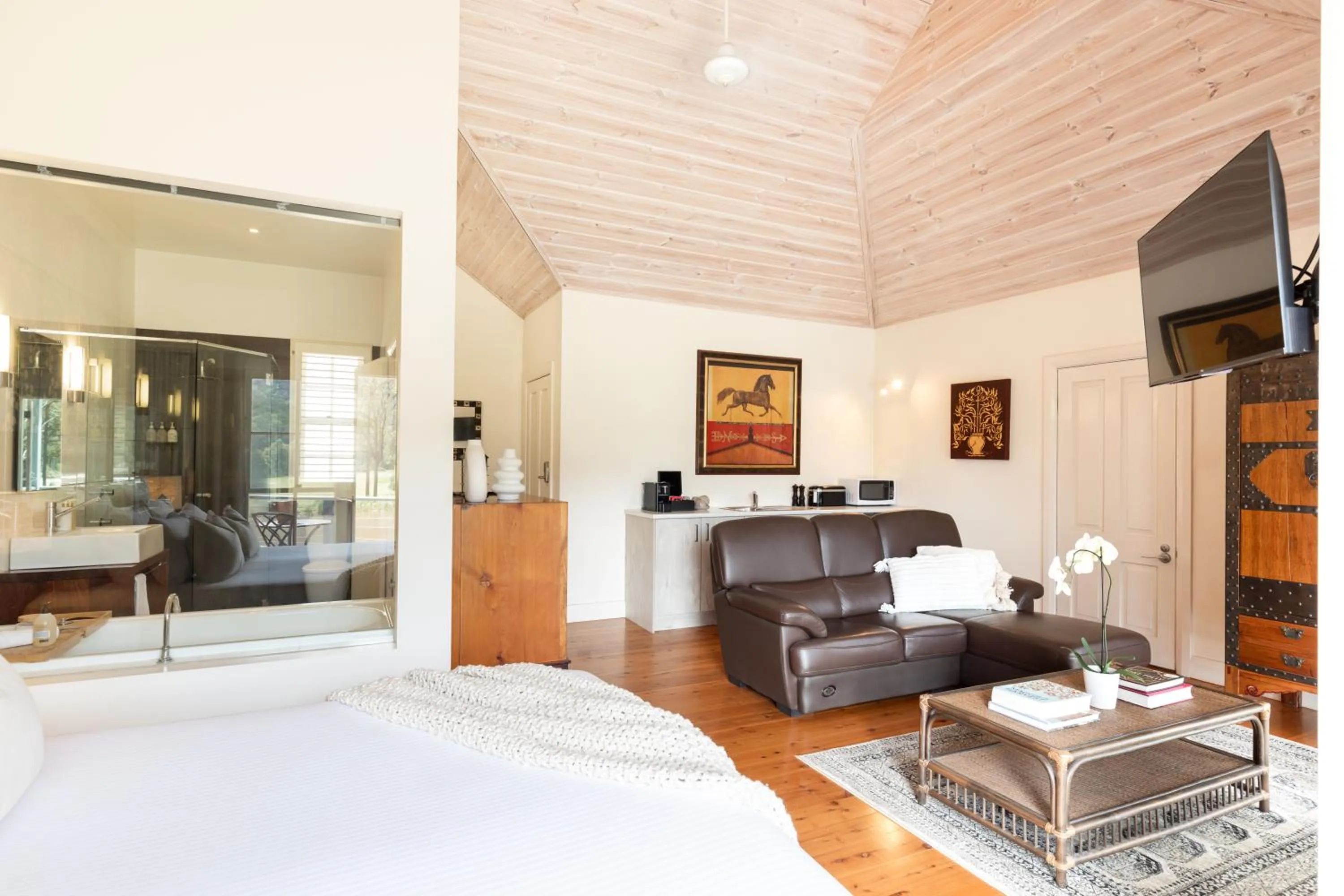 Kitchen or kitchenette, Bed in Brokenback Views Country Estate Hunter Valley